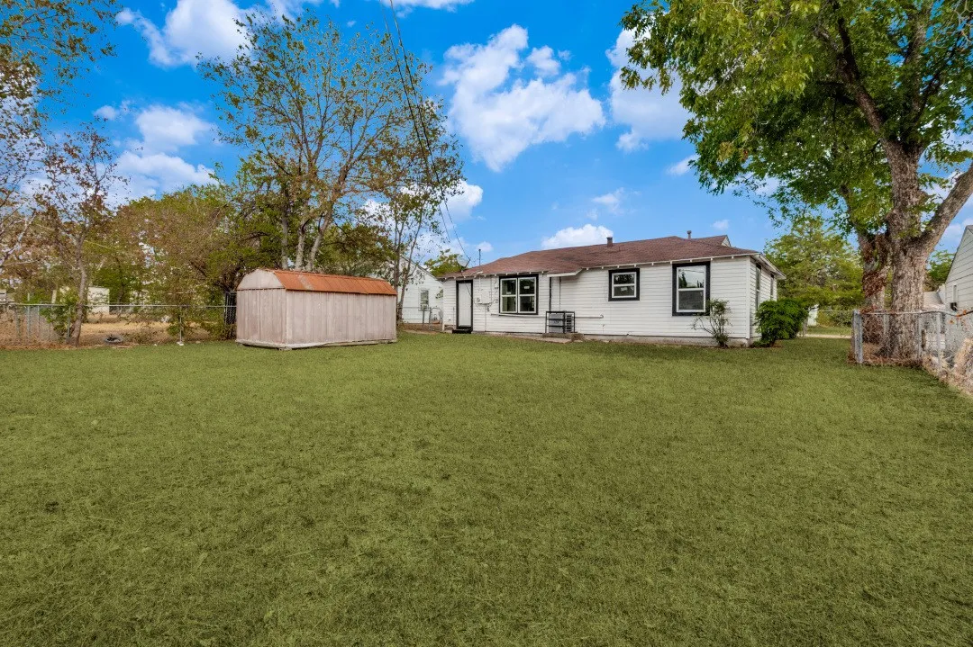 Single Family Residence For Rent in Tarrant County , 3224 Burson Avenue, Fort Worth, Texas 76110, 3 Bedroom, 1 Bathroom, Garage spaces, 930 Sqft, built in 1949, mls#21389611, Real Estate Agent in Fort Worth, Homes For Rent in Tarrant county, Homes For Rent in Fort Worth, Realtor in Fort Worth Texas, Real Estate Brokerage Independent Realty Texas, Luminita Cordes Realtor