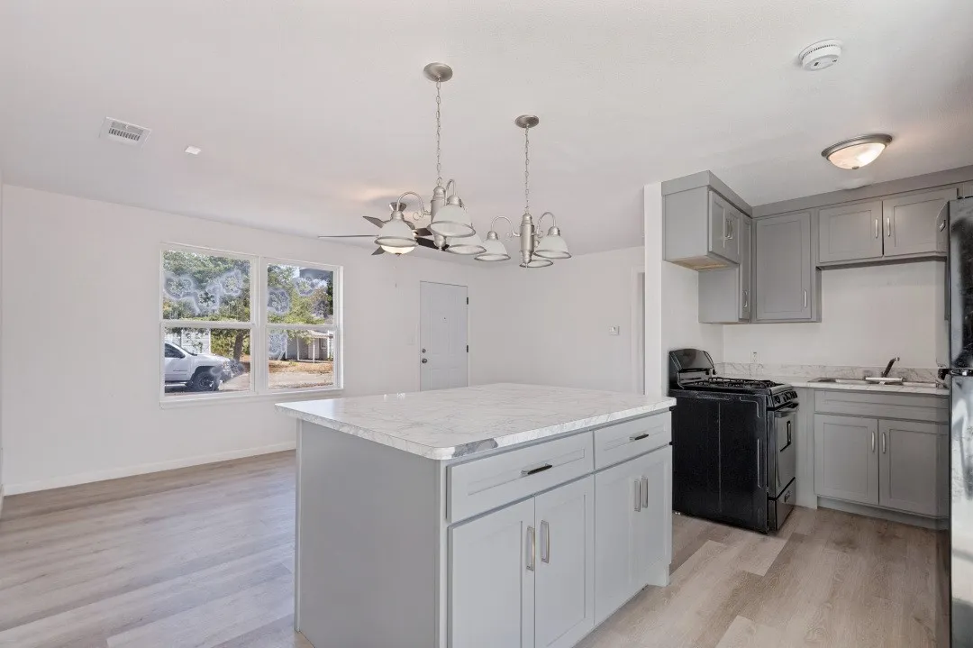 Single Family Residence For Rent in Tarrant County , 3224 Burson Avenue, Fort Worth, Texas 76110, 3 Bedroom, 1 Bathroom, Garage spaces, 930 Sqft, built in 1949, mls#21389611, Real Estate Agent in Fort Worth, Homes For Rent in Tarrant county, Homes For Rent in Fort Worth, Realtor in Fort Worth Texas, Real Estate Brokerage Independent Realty Texas, Luminita Cordes Realtor