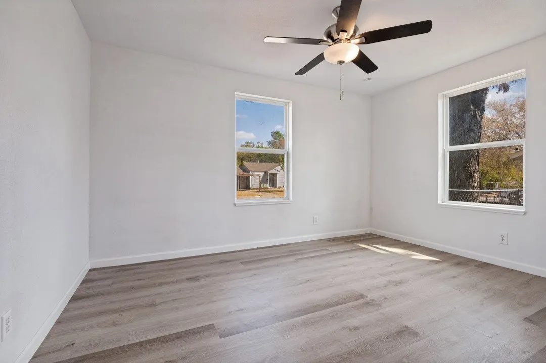 Single Family Residence For Rent in Tarrant County , 3224 Burson Avenue, Fort Worth, Texas 76110, 3 Bedroom, 1 Bathroom, Garage spaces, 930 Sqft, built in 1949, mls#21389611, Real Estate Agent in Fort Worth, Homes For Rent in Tarrant county, Homes For Rent in Fort Worth, Realtor in Fort Worth Texas, Real Estate Brokerage Independent Realty Texas, Luminita Cordes Realtor