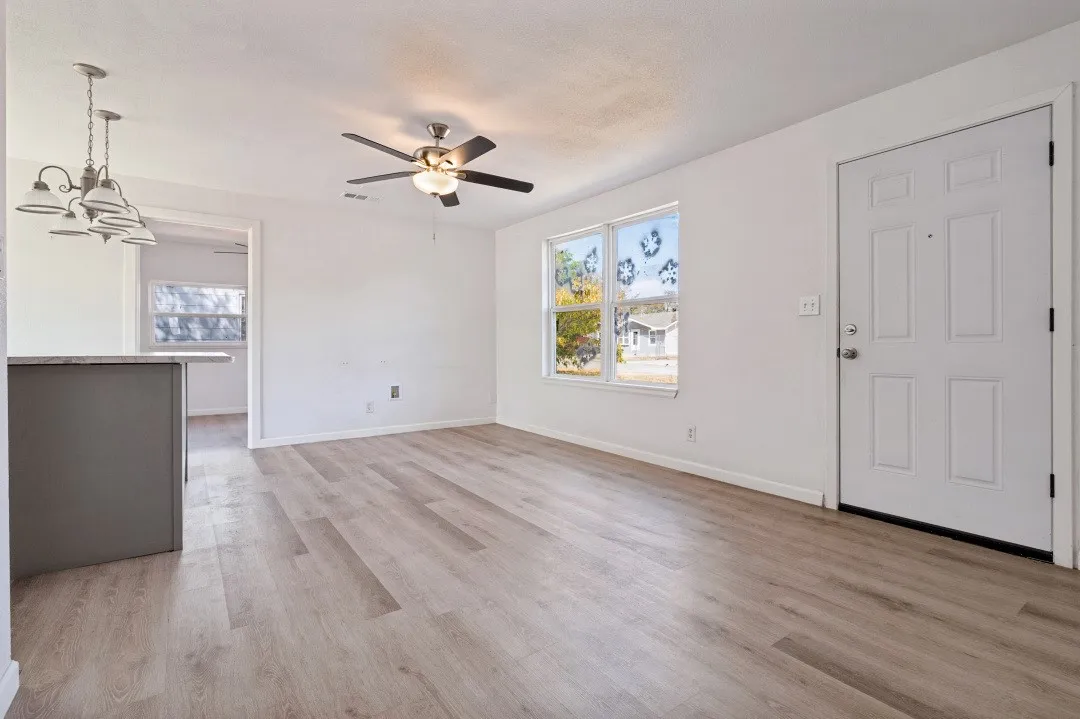 Single Family Residence For Rent in Tarrant County , 3224 Burson Avenue, Fort Worth, Texas 76110, 3 Bedroom, 1 Bathroom, Garage spaces, 930 Sqft, built in 1949, mls#21389611, Real Estate Agent in Fort Worth, Homes For Rent in Tarrant county, Homes For Rent in Fort Worth, Realtor in Fort Worth Texas, Real Estate Brokerage Independent Realty Texas, Luminita Cordes Realtor