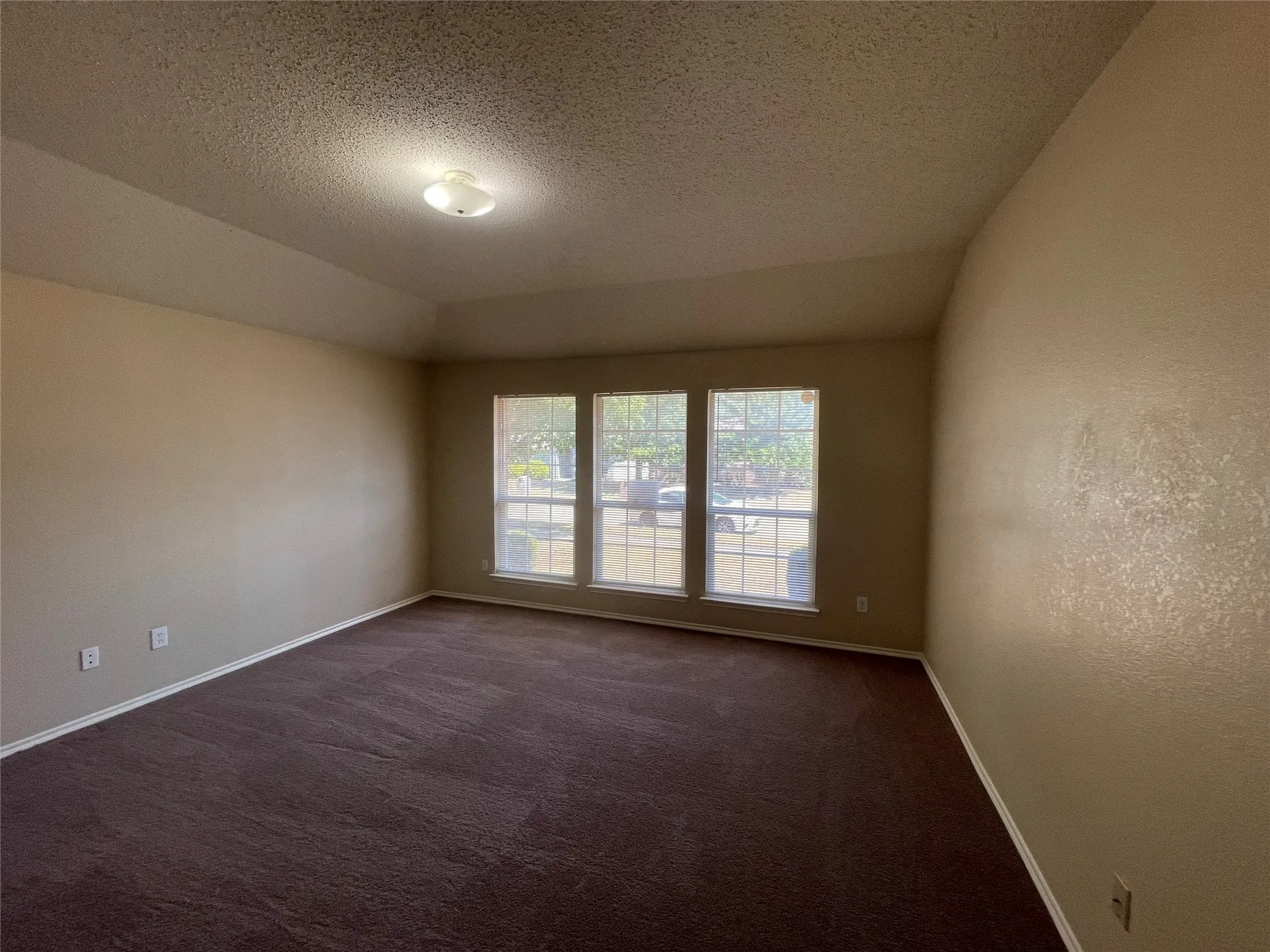 Single Family Residence For Rent in Dallas County , 713 Horseshoe Court, De Soto, Texas 75115, 4 Bedroom, 2 Bathroom, 2 Garage spaces, 2,240 Sqft, built in 2005, mls#21394202, Real Estate Agent in De Soto, Homes For Rent in Dallas county, Homes For Rent in De Soto, Realtor in De Soto Texas, Real Estate Brokerage Independent Realty Texas, Luminita Cordes Realtor