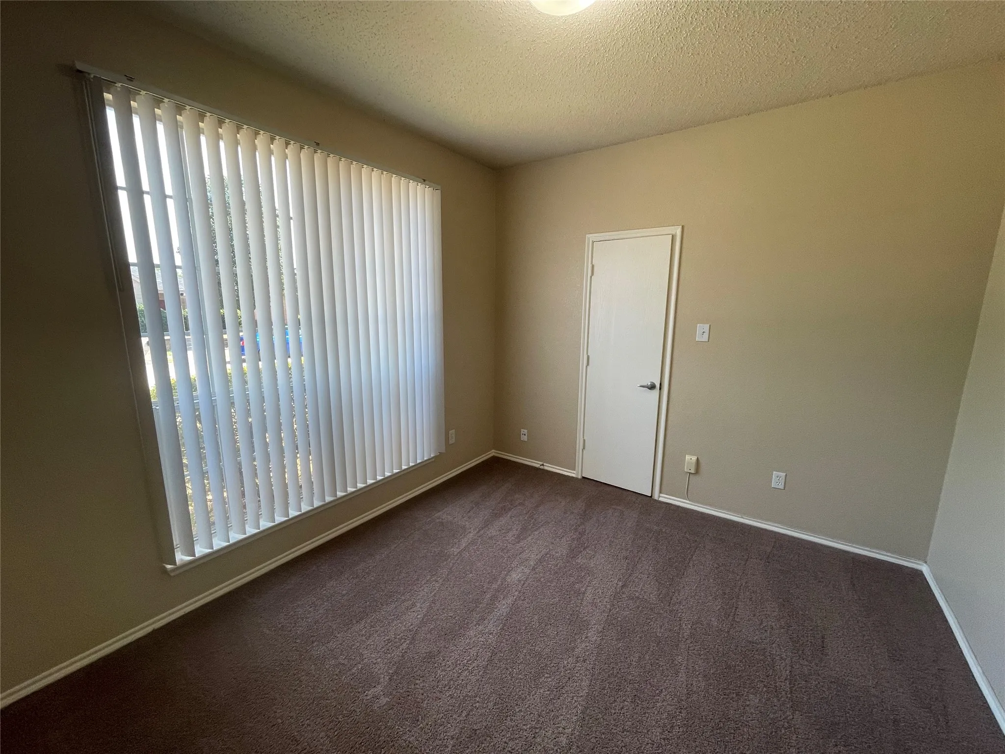 Single Family Residence For Rent in Dallas County , 713 Horseshoe Court, De Soto, Texas 75115, 4 Bedroom, 2 Bathroom, 2 Garage spaces, 2,240 Sqft, built in 2005, mls#21394202, Real Estate Agent in De Soto, Homes For Rent in Dallas county, Homes For Rent in De Soto, Realtor in De Soto Texas, Real Estate Brokerage Independent Realty Texas, Luminita Cordes Realtor