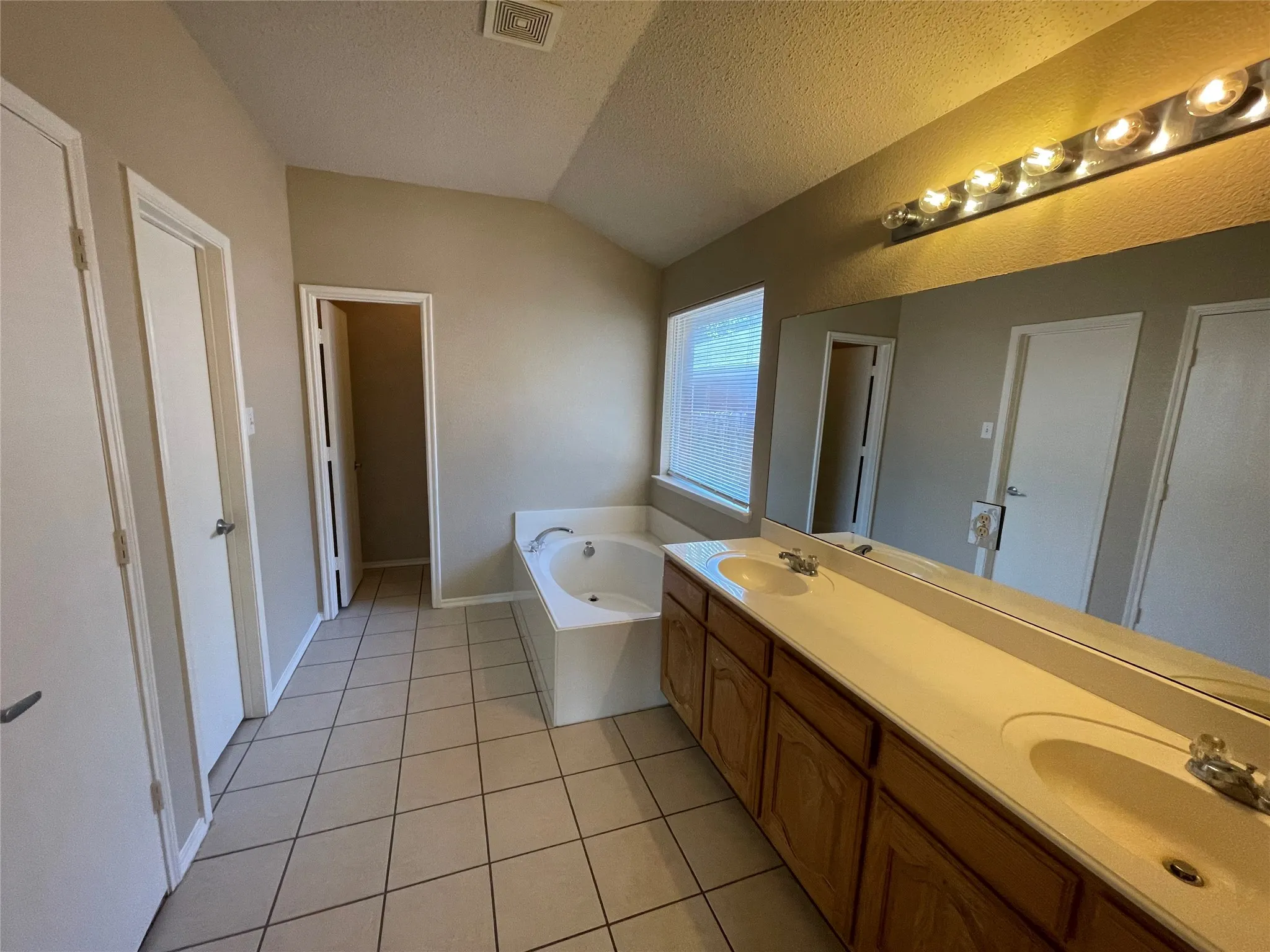 Single Family Residence For Rent in Dallas County , 713 Horseshoe Court, De Soto, Texas 75115, 4 Bedroom, 2 Bathroom, 2 Garage spaces, 2,240 Sqft, built in 2005, mls#21394202, Real Estate Agent in De Soto, Homes For Rent in Dallas county, Homes For Rent in De Soto, Realtor in De Soto Texas, Real Estate Brokerage Independent Realty Texas, Luminita Cordes Realtor