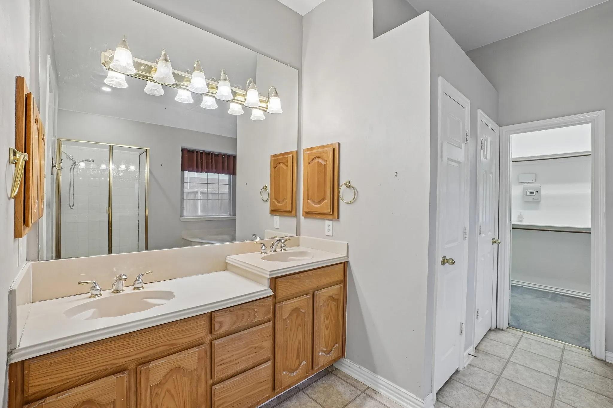 Single Family Residence For Sale in Collin County , 257 Love Bird Lane, Murphy, Texas 75094, 3 Bedroom, 2 Bathroom, 5 Garage spaces, 2,718 Sqft, built in 2001, mls#21346210, Real Estate Agent in Murphy, Homes For Sale in Collin county, Homes For Sale in Murphy, Realtor in Murphy Texas, Real Estate Brokerage Independent Realty Texas, Luminita Cordes Realtor