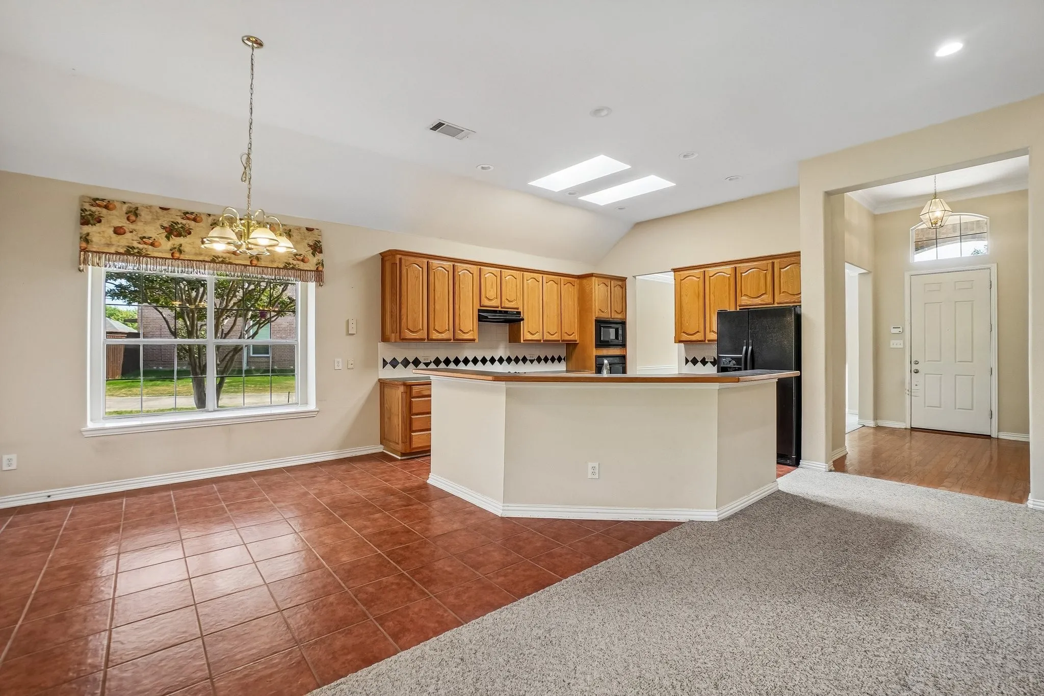 Single Family Residence For Sale in Collin County , 257 Love Bird Lane, Murphy, Texas 75094, 3 Bedroom, 2 Bathroom, 5 Garage spaces, 2,718 Sqft, built in 2001, mls#21346210, Real Estate Agent in Murphy, Homes For Sale in Collin county, Homes For Sale in Murphy, Realtor in Murphy Texas, Real Estate Brokerage Independent Realty Texas, Luminita Cordes Realtor