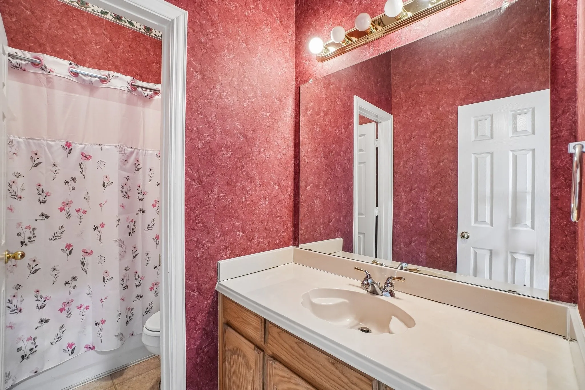 Single Family Residence For Sale in Collin County , 257 Love Bird Lane, Murphy, Texas 75094, 3 Bedroom, 2 Bathroom, 5 Garage spaces, 2,718 Sqft, built in 2001, mls#21346210, Real Estate Agent in Murphy, Homes For Sale in Collin county, Homes For Sale in Murphy, Realtor in Murphy Texas, Real Estate Brokerage Independent Realty Texas, Luminita Cordes Realtor