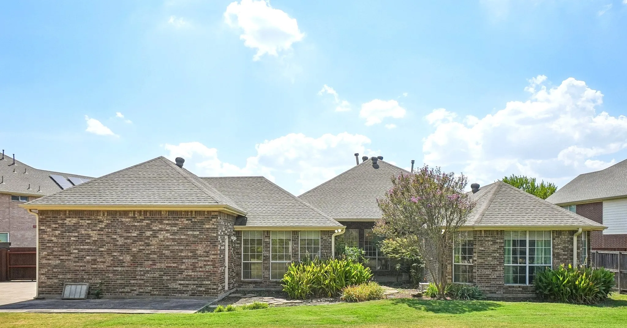 Single Family Residence For Sale in Collin County , 257 Love Bird Lane, Murphy, Texas 75094, 3 Bedroom, 2 Bathroom, 5 Garage spaces, 2,718 Sqft, built in 2001, mls#21346210, Real Estate Agent in Murphy, Homes For Sale in Collin county, Homes For Sale in Murphy, Realtor in Murphy Texas, Real Estate Brokerage Independent Realty Texas, Luminita Cordes Realtor