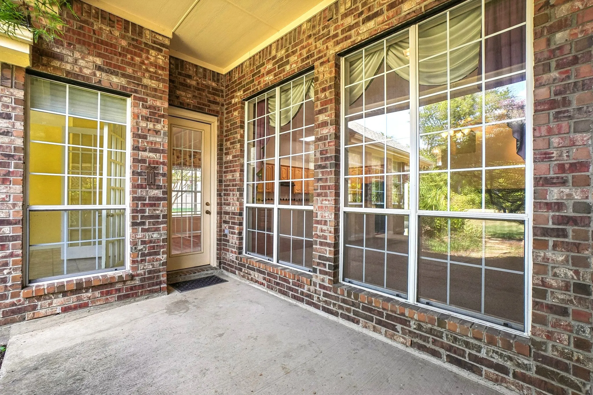 Single Family Residence For Sale in Collin County , 257 Love Bird Lane, Murphy, Texas 75094, 3 Bedroom, 2 Bathroom, 5 Garage spaces, 2,718 Sqft, built in 2001, mls#21346210, Real Estate Agent in Murphy, Homes For Sale in Collin county, Homes For Sale in Murphy, Realtor in Murphy Texas, Real Estate Brokerage Independent Realty Texas, Luminita Cordes Realtor