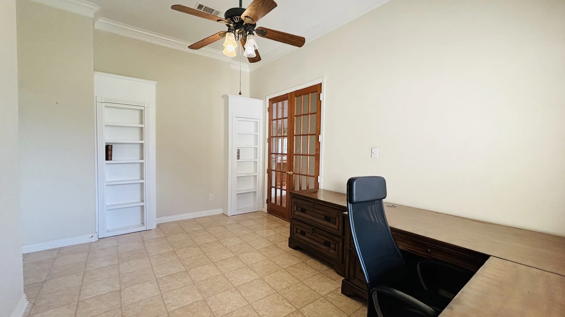 Single Family Residence For Sale in Collin County , 257 Love Bird Lane, Murphy, Texas 75094, 3 Bedroom, 2 Bathroom, 5 Garage spaces, 2,718 Sqft, built in 2001, mls#21346210, Real Estate Agent in Murphy, Homes For Sale in Collin county, Homes For Sale in Murphy, Realtor in Murphy Texas, Real Estate Brokerage Independent Realty Texas, Luminita Cordes Realtor
