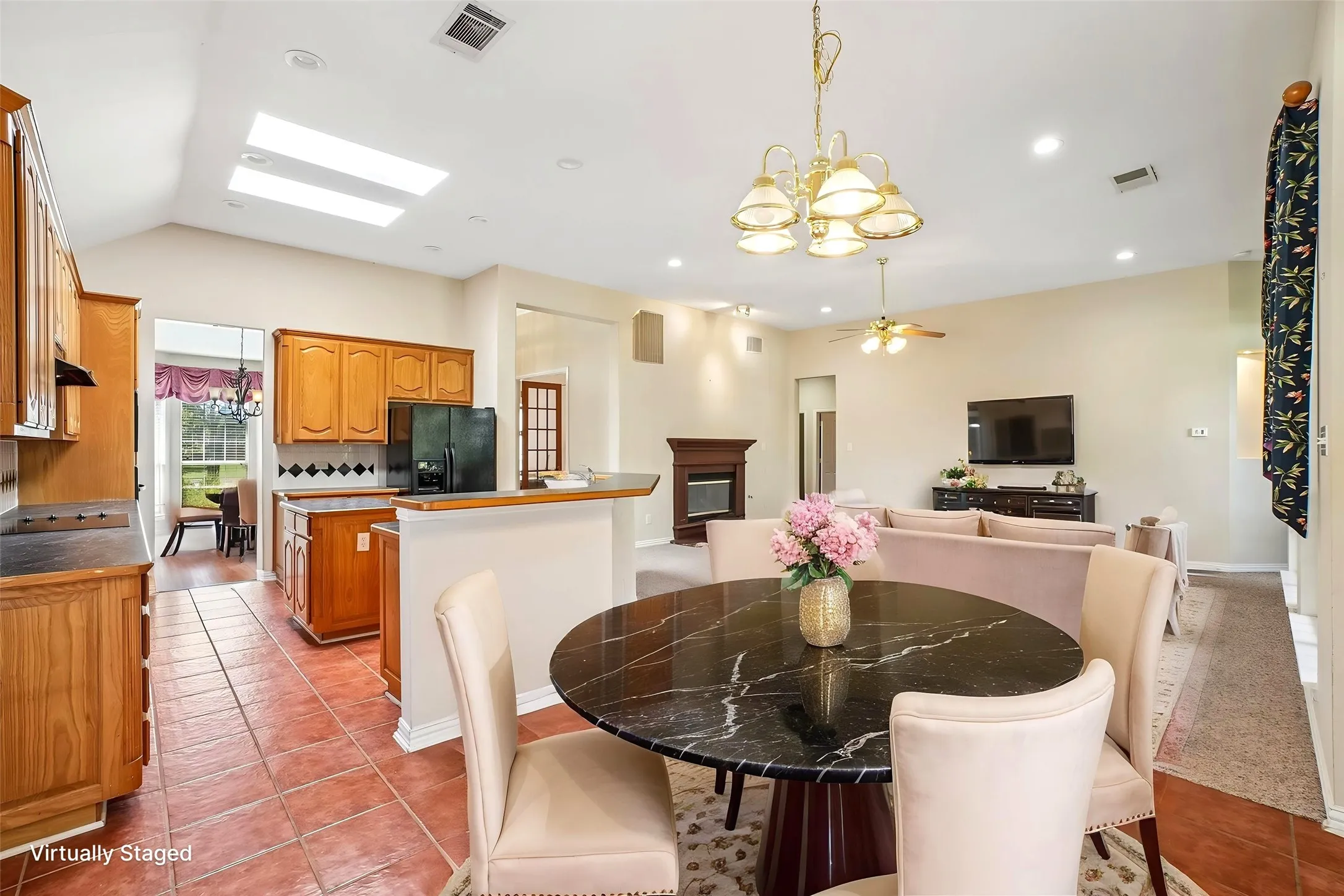 Single Family Residence For Sale in Collin County , 257 Love Bird Lane, Murphy, Texas 75094, 3 Bedroom, 2 Bathroom, 5 Garage spaces, 2,718 Sqft, built in 2001, mls#21346210, Real Estate Agent in Murphy, Homes For Sale in Collin county, Homes For Sale in Murphy, Realtor in Murphy Texas, Real Estate Brokerage Independent Realty Texas, Luminita Cordes Realtor