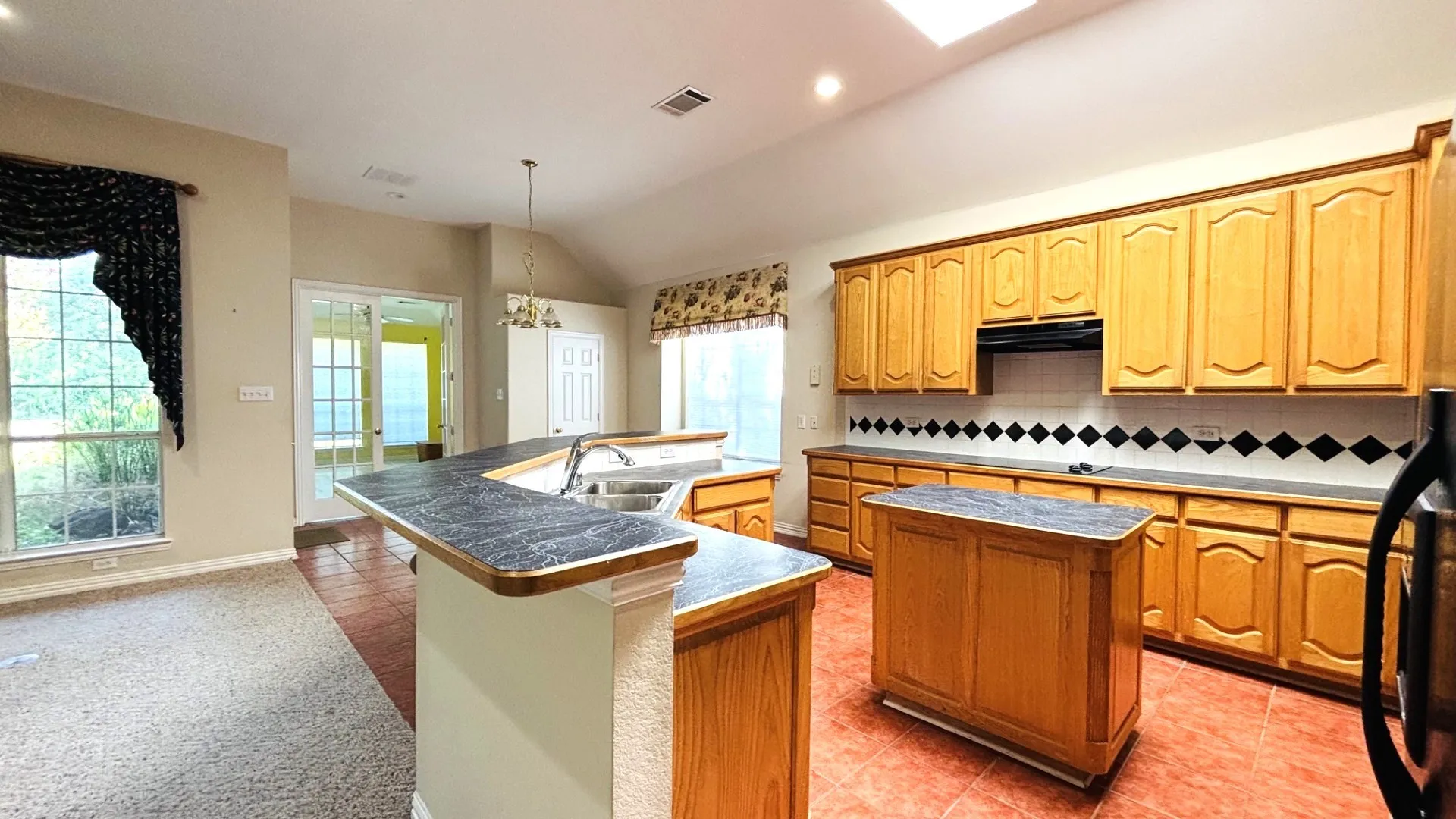 Single Family Residence For Sale in Collin County , 257 Love Bird Lane, Murphy, Texas 75094, 3 Bedroom, 2 Bathroom, 5 Garage spaces, 2,718 Sqft, built in 2001, mls#21346210, Real Estate Agent in Murphy, Homes For Sale in Collin county, Homes For Sale in Murphy, Realtor in Murphy Texas, Real Estate Brokerage Independent Realty Texas, Luminita Cordes Realtor