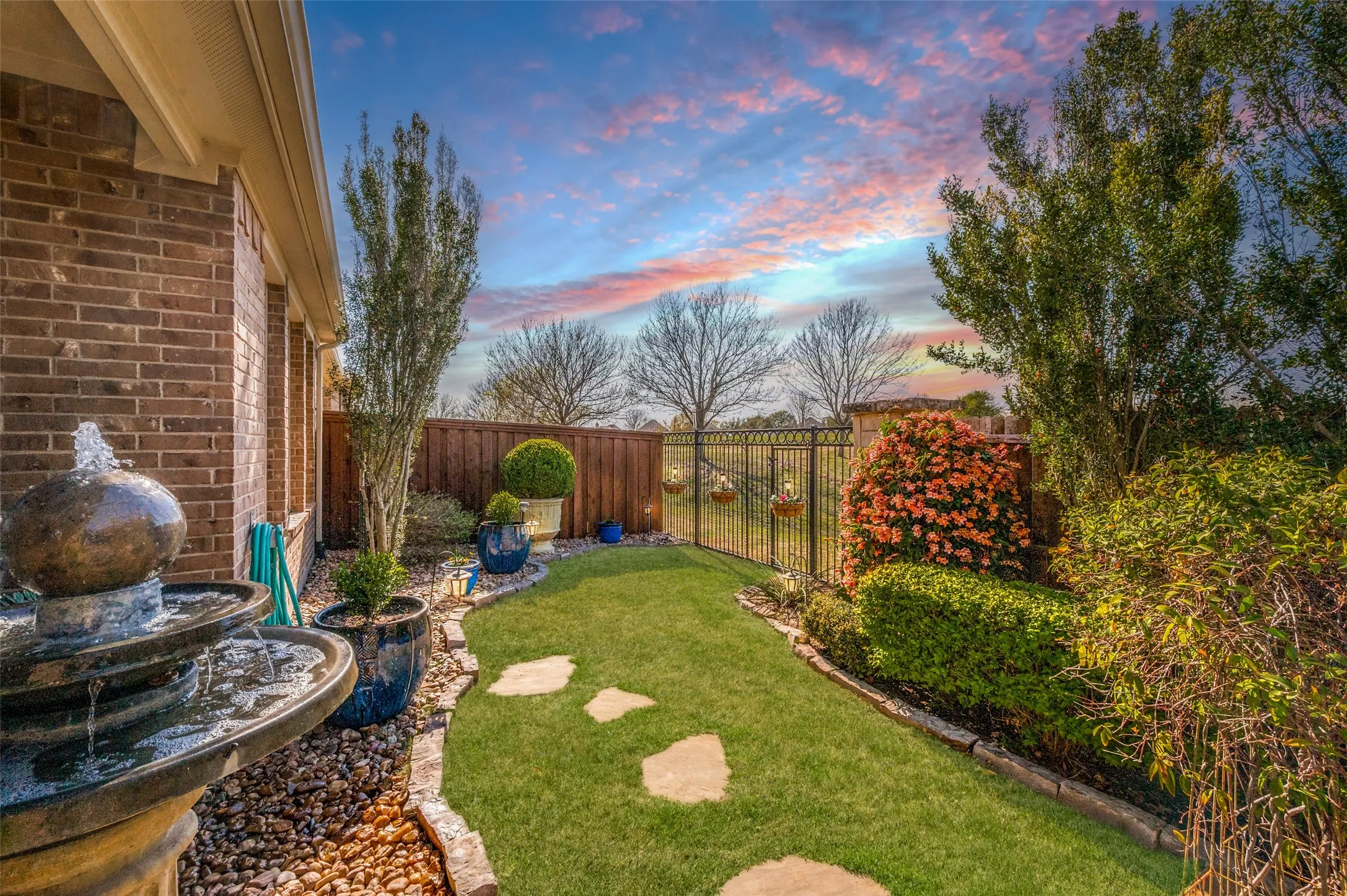 Single Family Residence For Sale in Denton County , 2644 Hannah Circle, Frisco, Texas 75033, 3 Bedroom, 2 Bathroom, 3 Garage spaces, 2,260 Sqft, built in 2009, mls#21394175, Real Estate Agent in Frisco, Homes For Sale in Denton county, Homes For Sale in Frisco, Realtor in Frisco Texas, Real Estate Brokerage Independent Realty Texas, Luminita Cordes Realtor