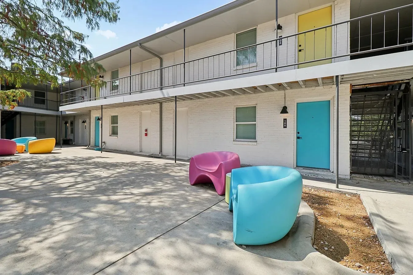 Apartment For Rent in Dallas County , 321 E 8th Street 203, Dallas, Texas 75203, 1 Bedroom, 1 Bathroom, Garage spaces, 510 Sqft, built in 1962, mls#21394195, Real Estate Agent in Dallas, Homes For Rent in Dallas county, Homes For Rent in Dallas, Realtor in Dallas Texas, Real Estate Brokerage Independent Realty Texas, Luminita Cordes Realtor