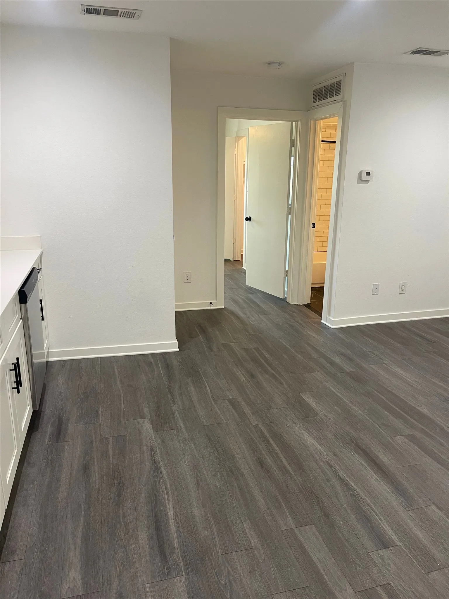 Apartment For Rent in Dallas County , 321 E 8th Street 203, Dallas, Texas 75203, 1 Bedroom, 1 Bathroom, Garage spaces, 510 Sqft, built in 1962, mls#21394195, Real Estate Agent in Dallas, Homes For Rent in Dallas county, Homes For Rent in Dallas, Realtor in Dallas Texas, Real Estate Brokerage Independent Realty Texas, Luminita Cordes Realtor