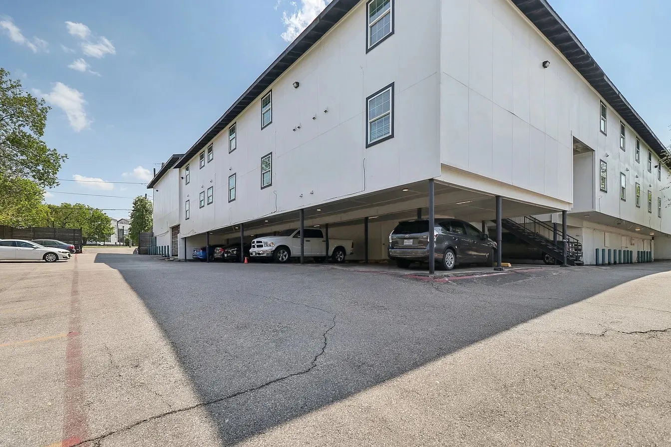 Apartment For Rent in Dallas County , 321 E 8th Street 203, Dallas, Texas 75203, 1 Bedroom, 1 Bathroom, Garage spaces, 510 Sqft, built in 1962, mls#21394195, Real Estate Agent in Dallas, Homes For Rent in Dallas county, Homes For Rent in Dallas, Realtor in Dallas Texas, Real Estate Brokerage Independent Realty Texas, Luminita Cordes Realtor