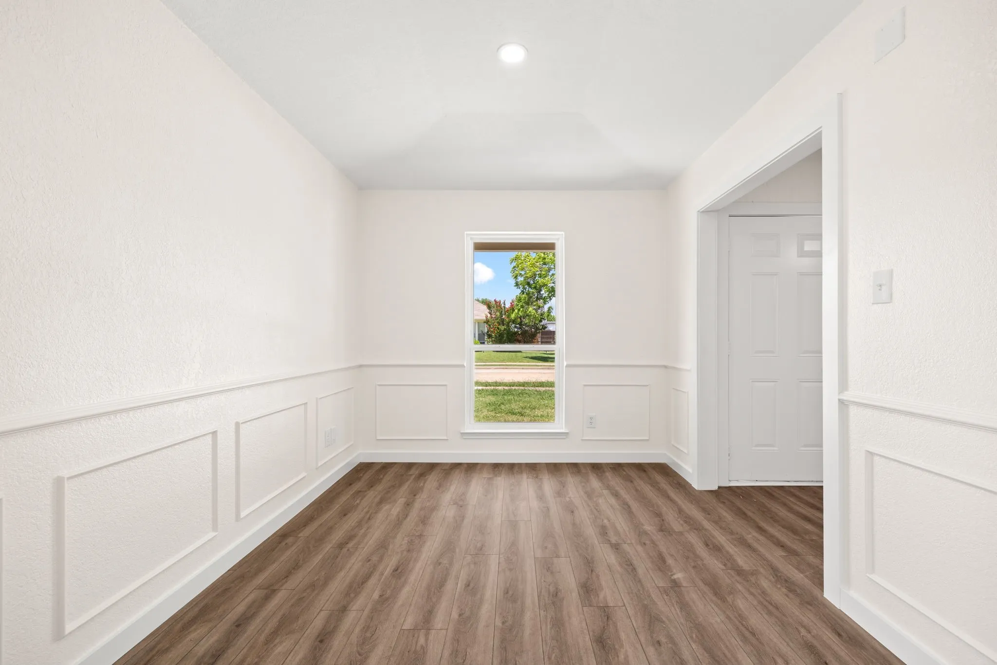 Single Family Residence For Sale in Denton County , 2006 Toulon Lane, Carrollton, Texas 75007, 3 Bedroom, 3 Bathroom, 2 Garage spaces, 1,844 Sqft, built in 1994, mls#21394141, Real Estate Agent in Carrollton, Homes For Sale in Denton county, Homes For Sale in Carrollton, Realtor in Carrollton Texas, Real Estate Brokerage Independent Realty Texas, Luminita Cordes Realtor