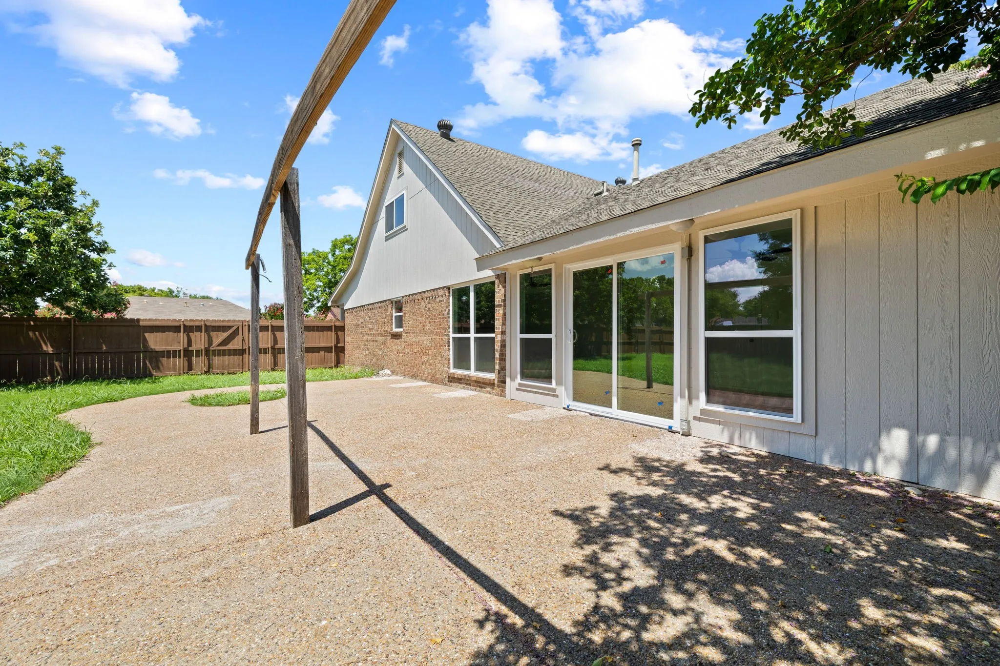 Single Family Residence For Sale in Denton County , 2006 Toulon Lane, Carrollton, Texas 75007, 3 Bedroom, 3 Bathroom, 2 Garage spaces, 1,844 Sqft, built in 1994, mls#21394141, Real Estate Agent in Carrollton, Homes For Sale in Denton county, Homes For Sale in Carrollton, Realtor in Carrollton Texas, Real Estate Brokerage Independent Realty Texas, Luminita Cordes Realtor