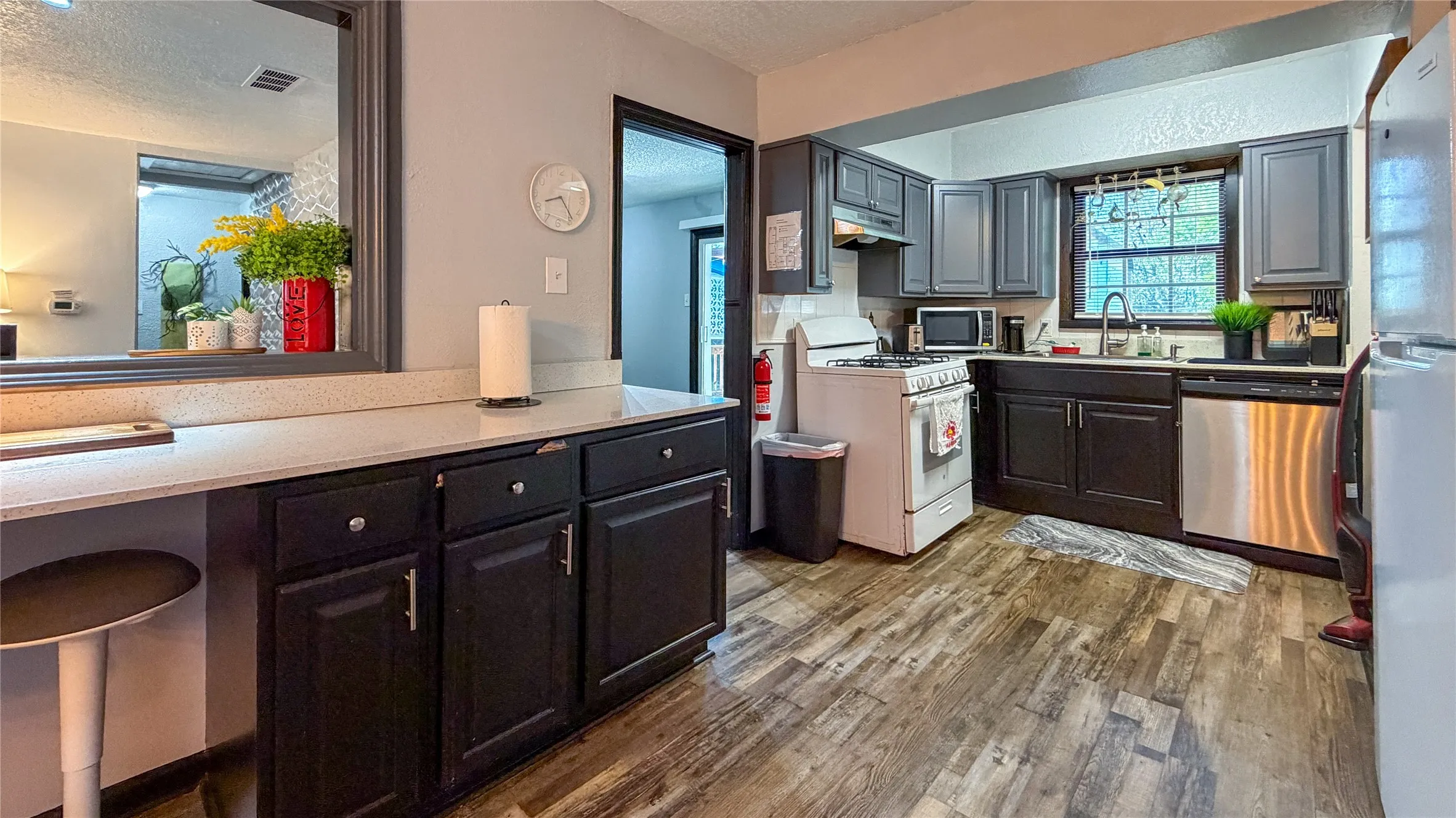 Single Family Residence For Rent in Dallas County , 1805 El Paso Street, Grand Prairie, Texas 75051, 3 Bedroom, 2 Bathroom, Garage spaces, 1,444 Sqft, built in 1963, mls#21394043, Real Estate Agent in Grand Prairie, Homes For Rent in Dallas county, Homes For Rent in Grand Prairie, Realtor in Grand Prairie Texas, Real Estate Brokerage Independent Realty Texas, Luminita Cordes Realtor