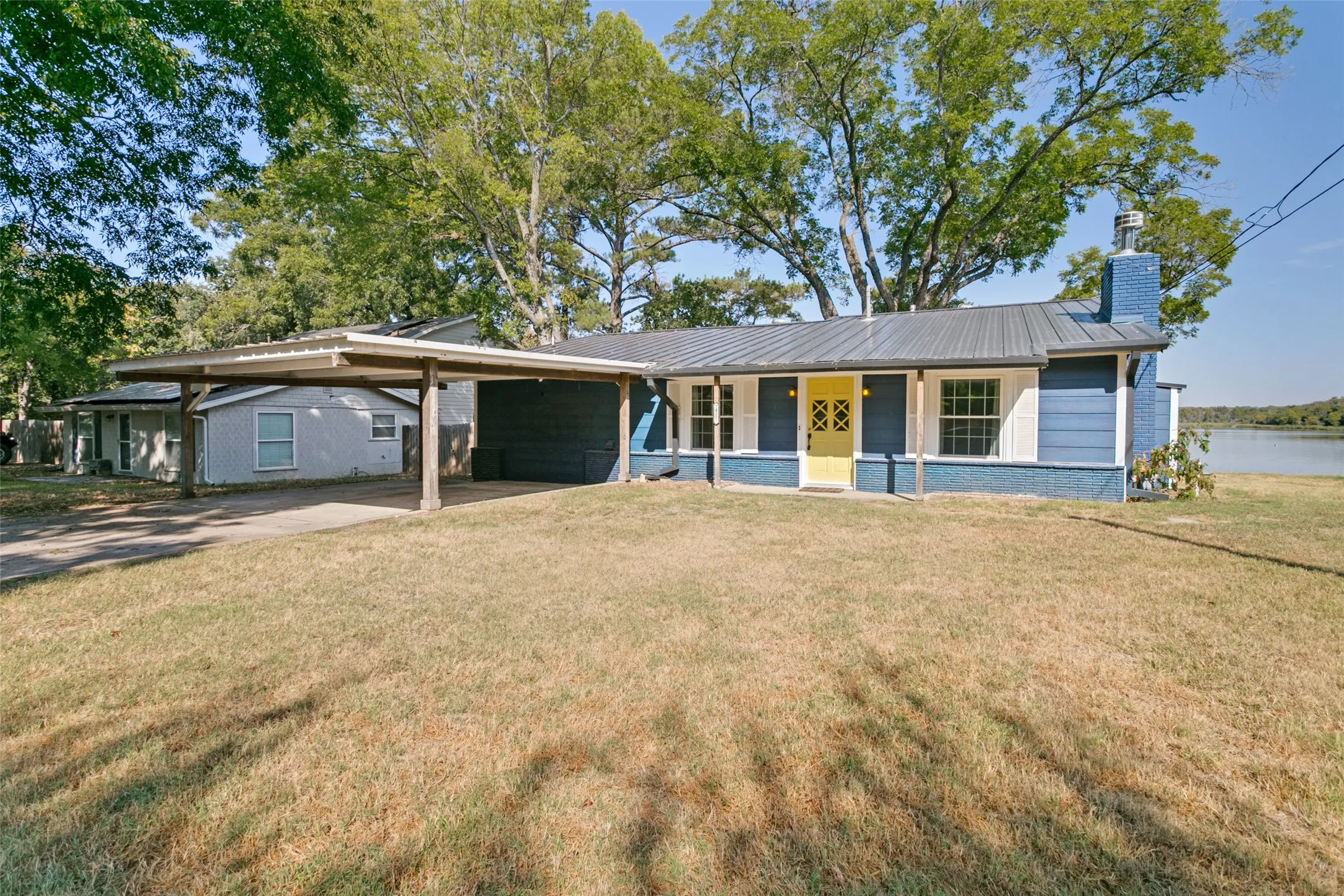 Single Family Residence For Sale in Tarrant County , 7420 Love Circle, Fort Worth, Texas 76135, 3 Bedroom, 3 Bathroom, Garage spaces, 1,976 Sqft, built in 1958, mls#21389453, Real Estate Agent in Fort Worth, Homes For Sale in Tarrant county, Homes For Sale in Fort Worth, Realtor in Fort Worth Texas, Real Estate Brokerage Independent Realty Texas, Luminita Cordes Realtor