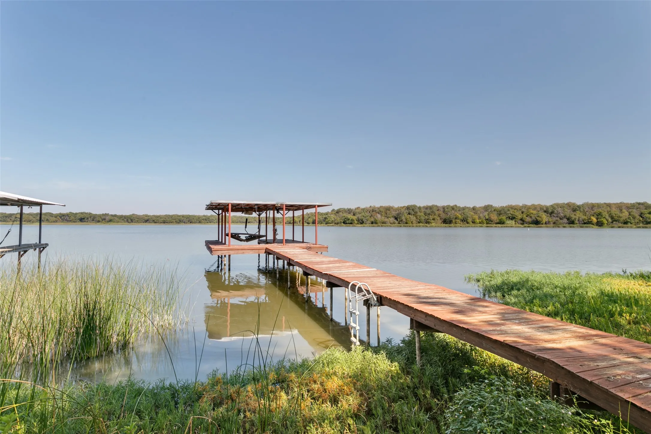 Single Family Residence For Sale in Tarrant County , 7420 Love Circle, Fort Worth, Texas 76135, 3 Bedroom, 3 Bathroom, Garage spaces, 1,976 Sqft, built in 1958, mls#21389453, Real Estate Agent in Fort Worth, Homes For Sale in Tarrant county, Homes For Sale in Fort Worth, Realtor in Fort Worth Texas, Real Estate Brokerage Independent Realty Texas, Luminita Cordes Realtor