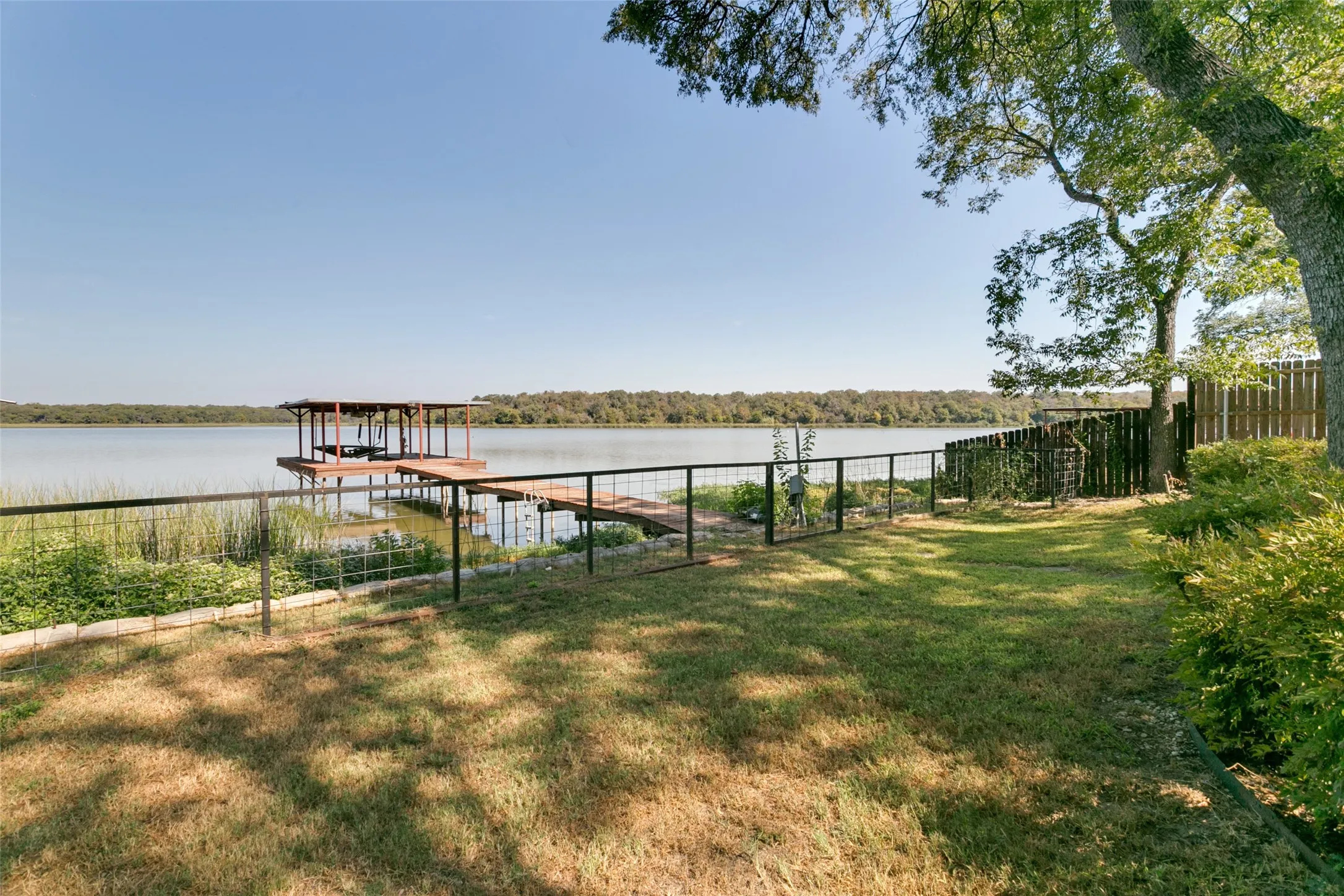 Single Family Residence For Sale in Tarrant County , 7420 Love Circle, Fort Worth, Texas 76135, 3 Bedroom, 3 Bathroom, Garage spaces, 1,976 Sqft, built in 1958, mls#21389453, Real Estate Agent in Fort Worth, Homes For Sale in Tarrant county, Homes For Sale in Fort Worth, Realtor in Fort Worth Texas, Real Estate Brokerage Independent Realty Texas, Luminita Cordes Realtor