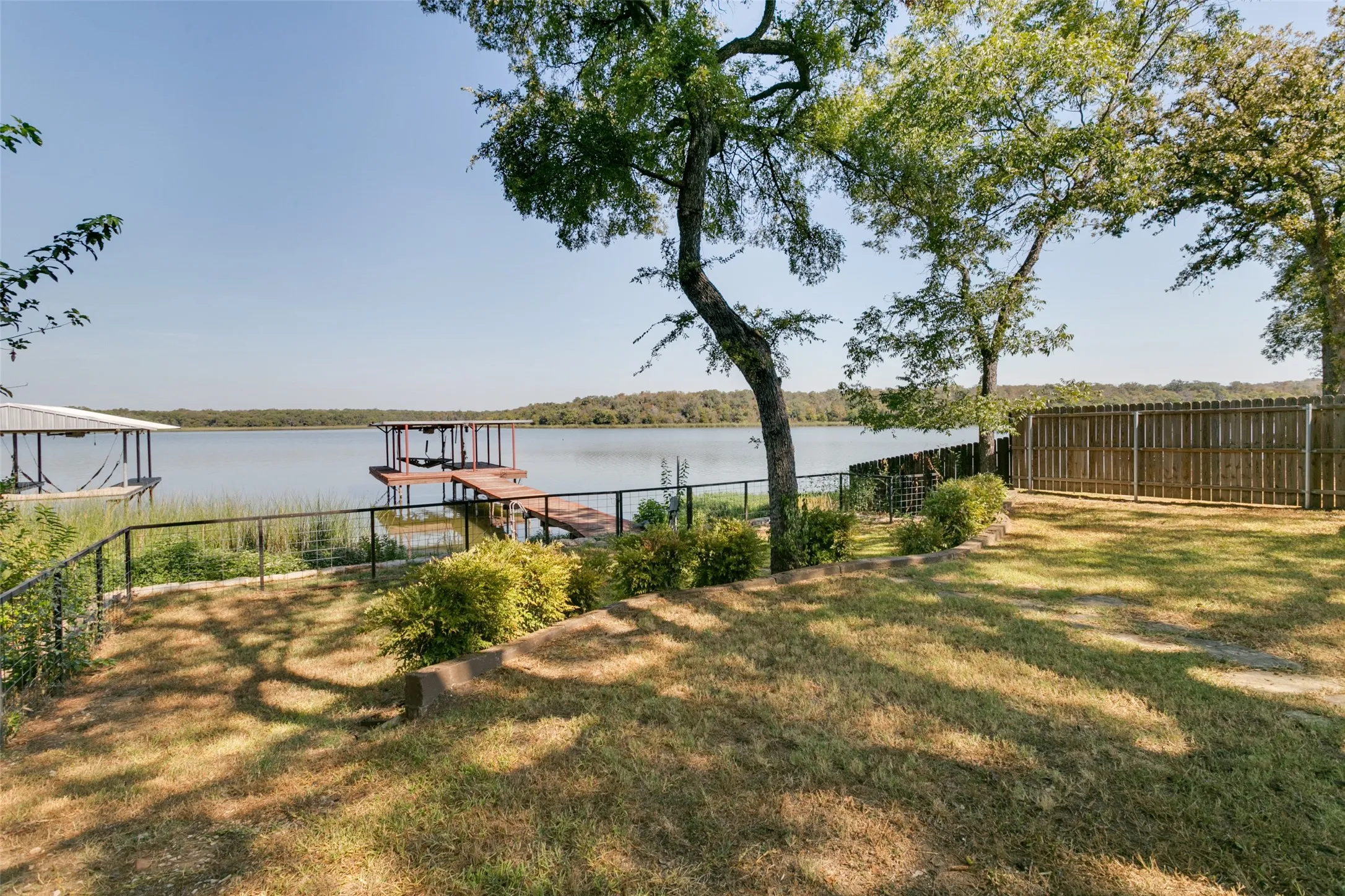 Single Family Residence For Sale in Tarrant County , 7420 Love Circle, Fort Worth, Texas 76135, 3 Bedroom, 3 Bathroom, Garage spaces, 1,976 Sqft, built in 1958, mls#21389453, Real Estate Agent in Fort Worth, Homes For Sale in Tarrant county, Homes For Sale in Fort Worth, Realtor in Fort Worth Texas, Real Estate Brokerage Independent Realty Texas, Luminita Cordes Realtor