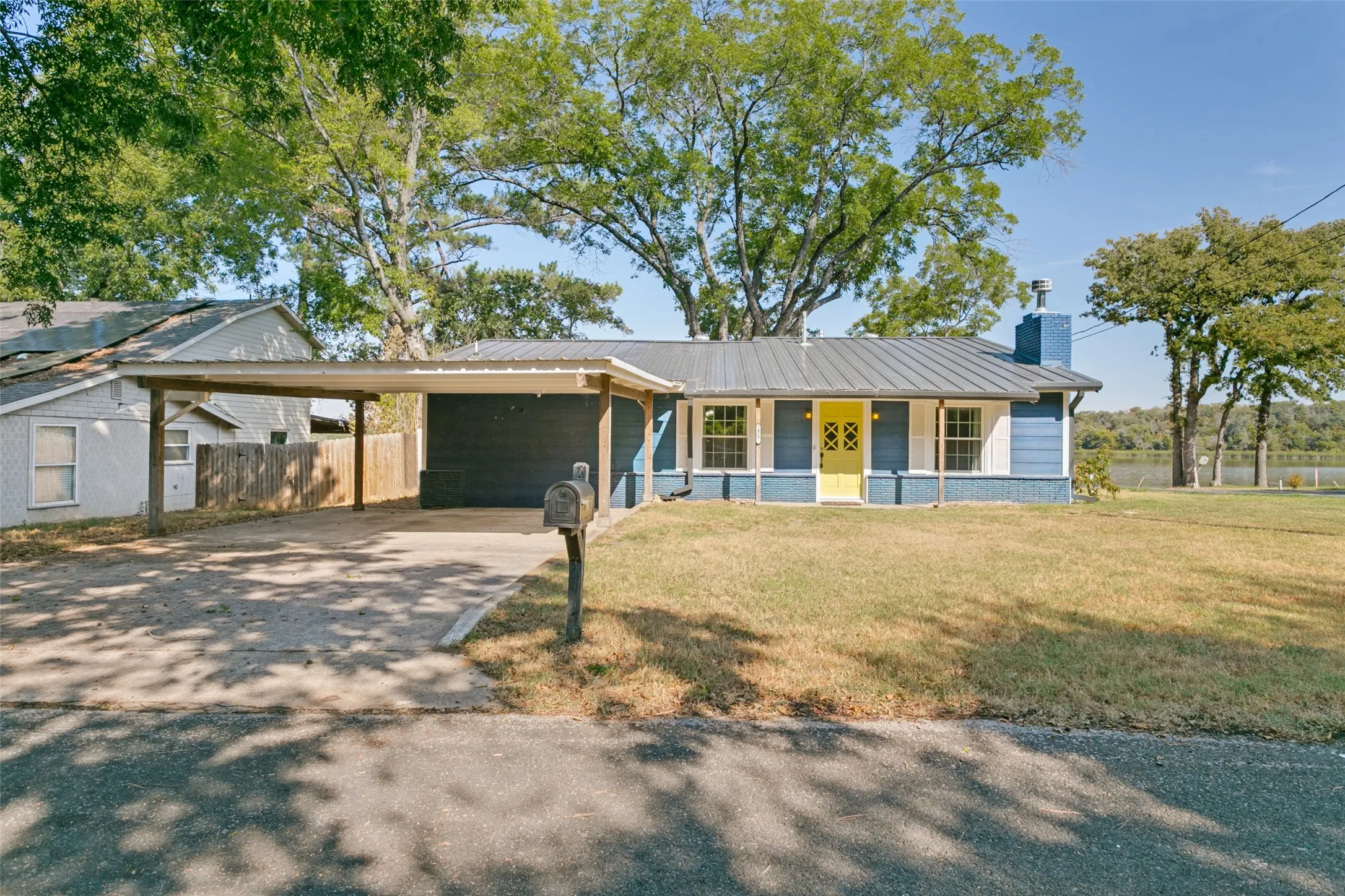 Single Family Residence For Sale in Tarrant County , 7420 Love Circle, Fort Worth, Texas 76135, 3 Bedroom, 3 Bathroom, Garage spaces, 1,976 Sqft, built in 1958, mls#21389453, Real Estate Agent in Fort Worth, Homes For Sale in Tarrant county, Homes For Sale in Fort Worth, Realtor in Fort Worth Texas, Real Estate Brokerage Independent Realty Texas, Luminita Cordes Realtor