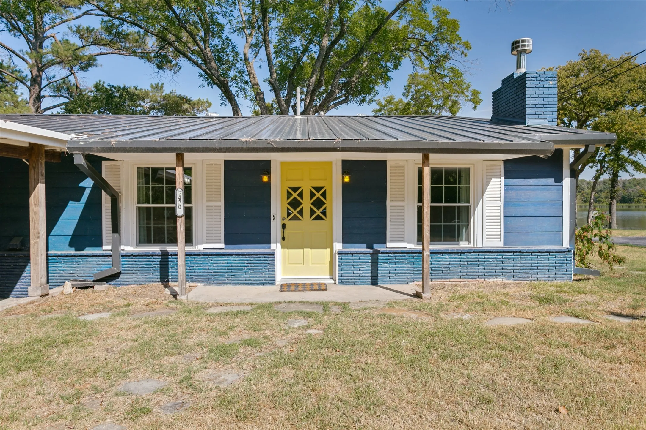 Single Family Residence For Sale in Tarrant County , 7420 Love Circle, Fort Worth, Texas 76135, 3 Bedroom, 3 Bathroom, Garage spaces, 1,976 Sqft, built in 1958, mls#21389453, Real Estate Agent in Fort Worth, Homes For Sale in Tarrant county, Homes For Sale in Fort Worth, Realtor in Fort Worth Texas, Real Estate Brokerage Independent Realty Texas, Luminita Cordes Realtor