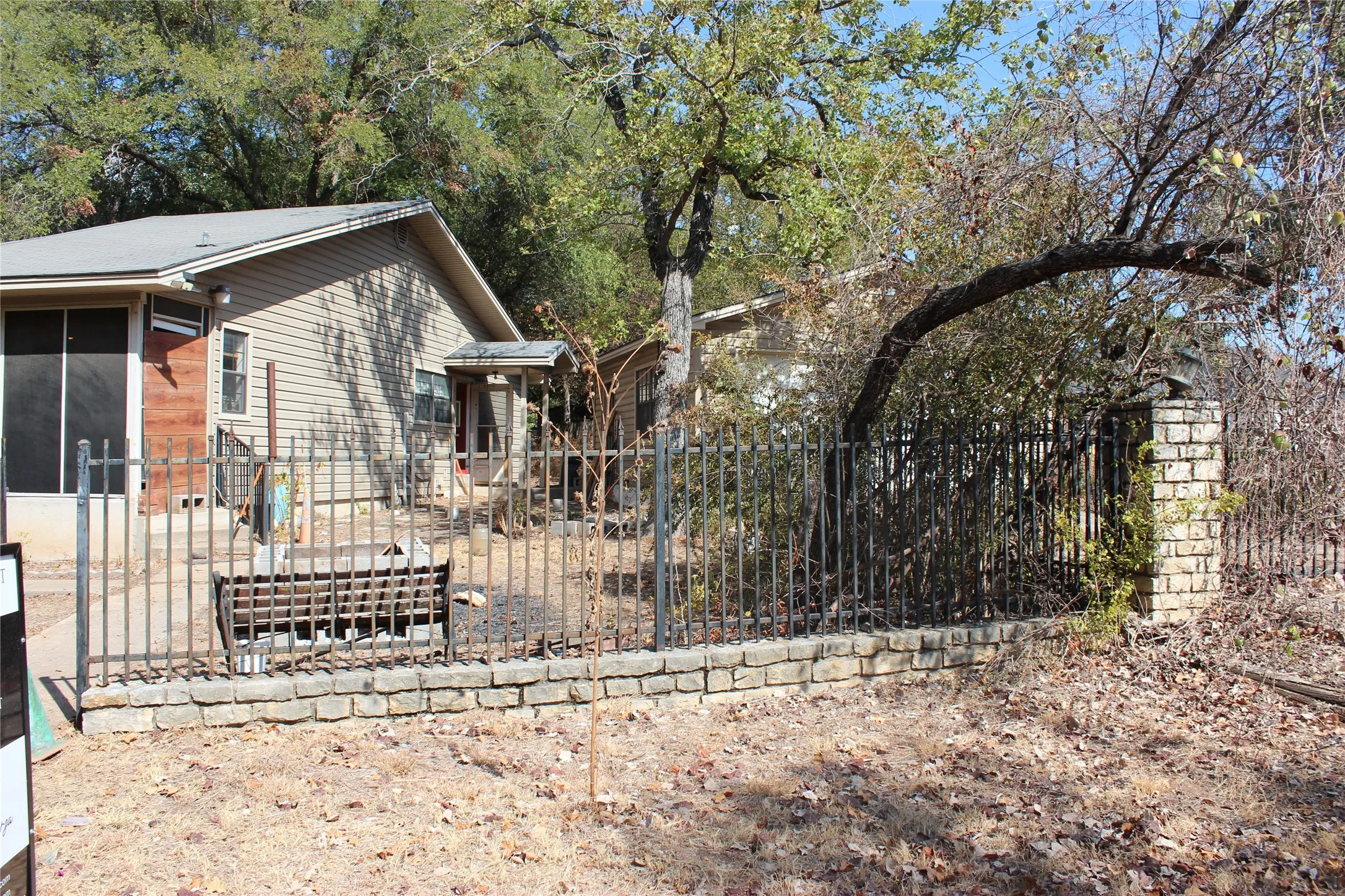 Mobile Home For Sale in Hood County , 2804 Maplewood Street, Granbury, Texas 76048, 3 Bedroom, 3 Bathroom, 2 Garage spaces, 2,932 Sqft, built in 2002, mls#21392680, Real Estate Agent in Granbury, Homes For Sale in Hood county, Homes For Sale in Granbury, Realtor in Granbury Texas, Real Estate Brokerage Independent Realty Texas, Luminita Cordes Realtor