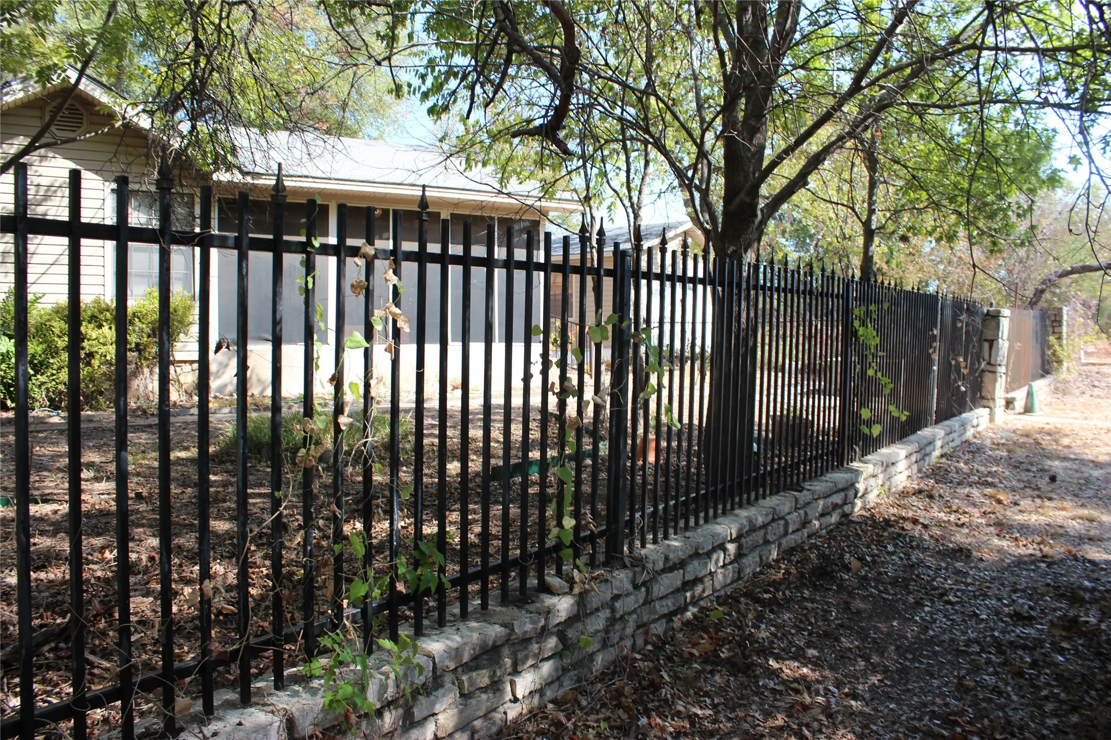 Mobile Home For Sale in Hood County , 2804 Maplewood Street, Granbury, Texas 76048, 3 Bedroom, 3 Bathroom, 2 Garage spaces, 2,932 Sqft, built in 2002, mls#21392680, Real Estate Agent in Granbury, Homes For Sale in Hood county, Homes For Sale in Granbury, Realtor in Granbury Texas, Real Estate Brokerage Independent Realty Texas, Luminita Cordes Realtor