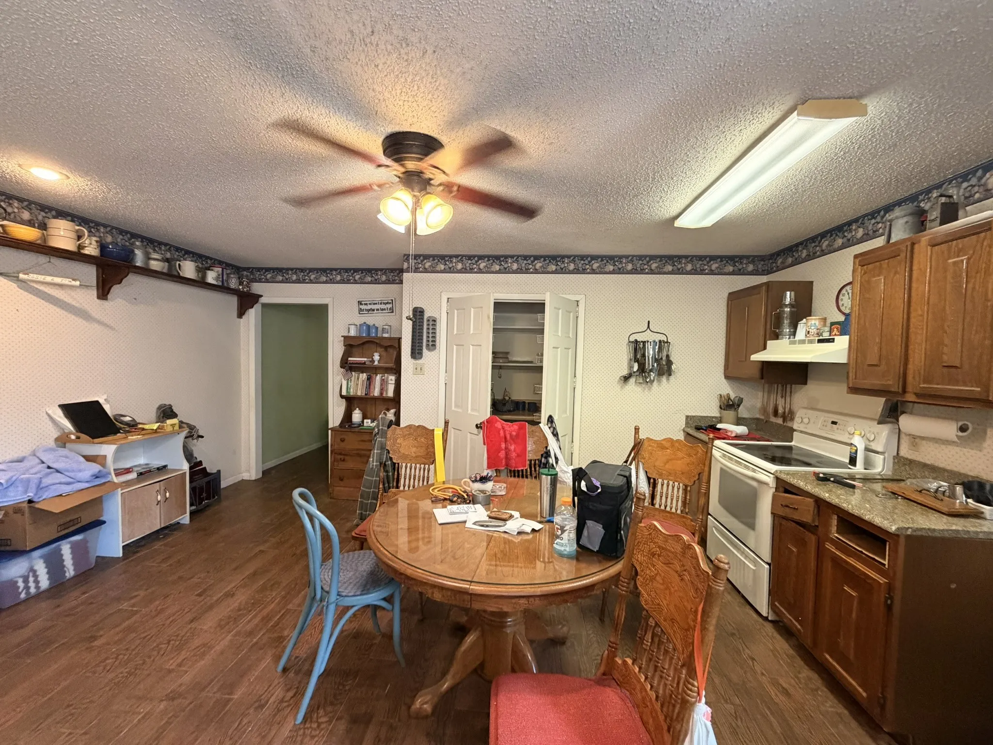 Mobile Home For Sale in Hood County , 2804 Maplewood Street, Granbury, Texas 76048, 3 Bedroom, 3 Bathroom, 2 Garage spaces, 2,932 Sqft, built in 2002, mls#21392680, Real Estate Agent in Granbury, Homes For Sale in Hood county, Homes For Sale in Granbury, Realtor in Granbury Texas, Real Estate Brokerage Independent Realty Texas, Luminita Cordes Realtor