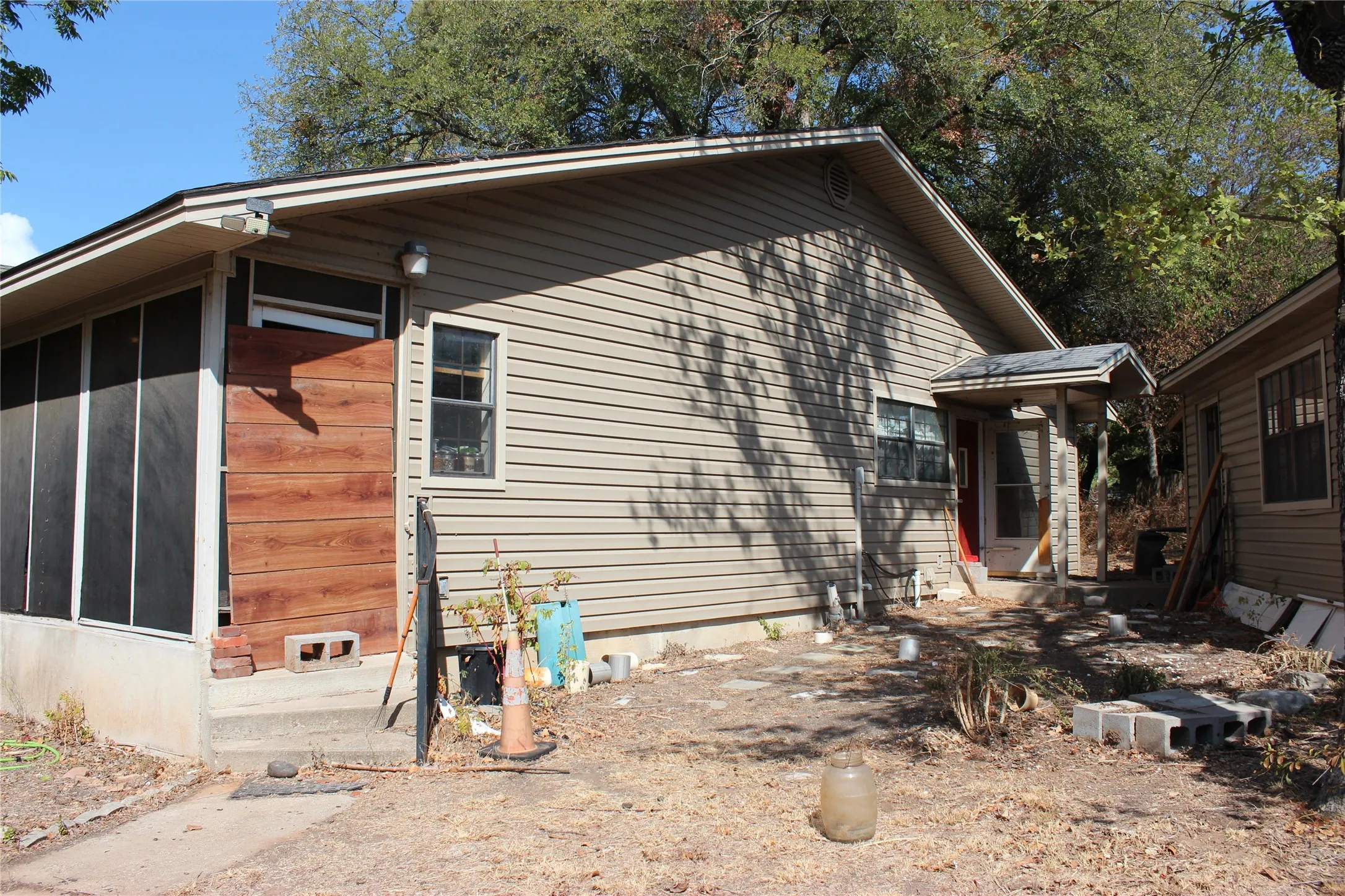 Mobile Home For Sale in Hood County , 2804 Maplewood Street, Granbury, Texas 76048, 3 Bedroom, 3 Bathroom, 2 Garage spaces, 2,932 Sqft, built in 2002, mls#21392680, Real Estate Agent in Granbury, Homes For Sale in Hood county, Homes For Sale in Granbury, Realtor in Granbury Texas, Real Estate Brokerage Independent Realty Texas, Luminita Cordes Realtor