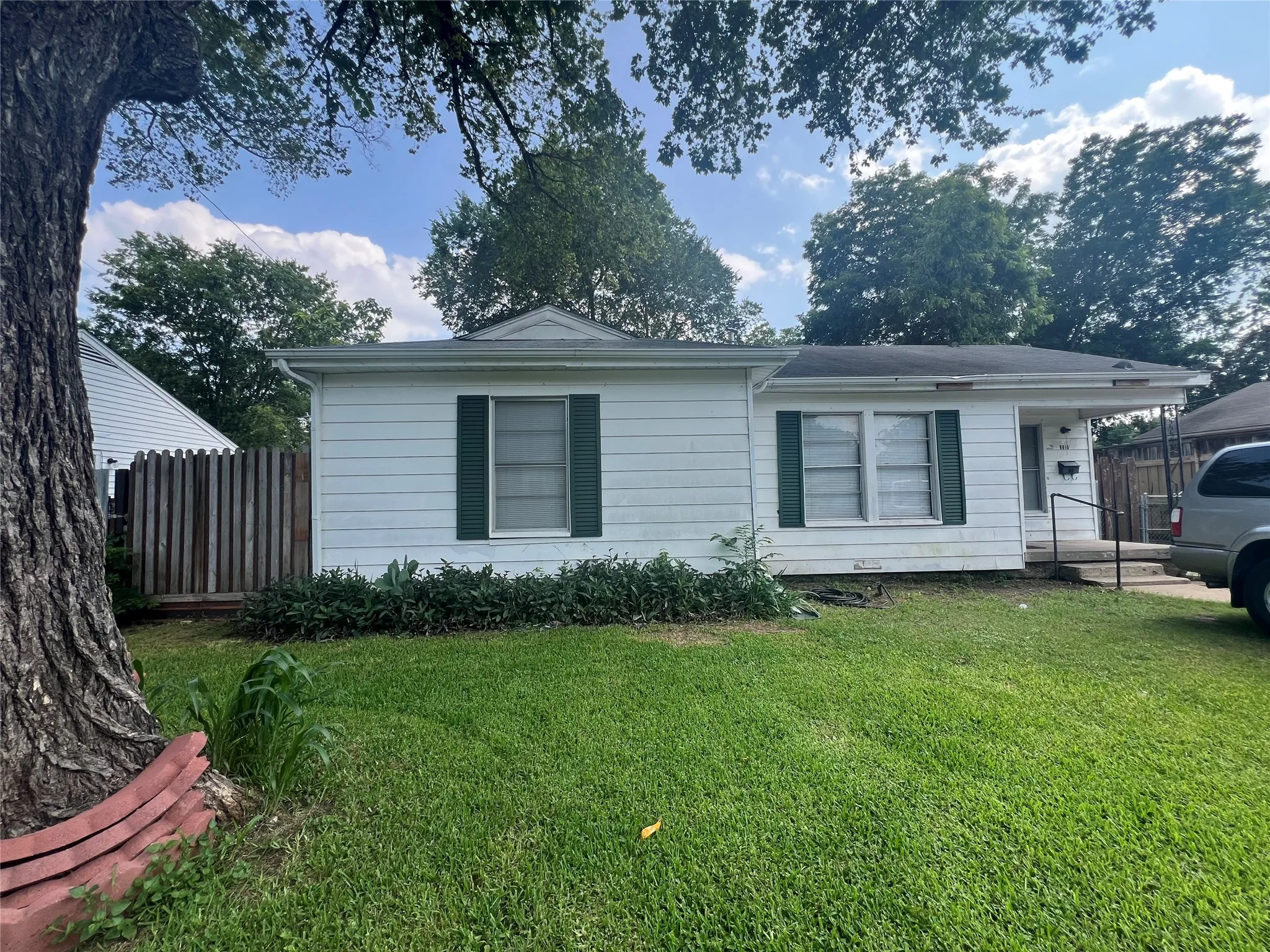 Single Family Residence For Sale in Dallas County , 8810 Eldon Drive, Dallas, Texas 75217, 2 Bedroom, 1 Bathroom, 2 Garage spaces, 792 Sqft, built in 1950, mls#21393560, Real Estate Agent in Dallas, Homes For Sale in Dallas county, Homes For Sale in Dallas, Realtor in Dallas Texas, Real Estate Brokerage Independent Realty Texas, Luminita Cordes Realtor