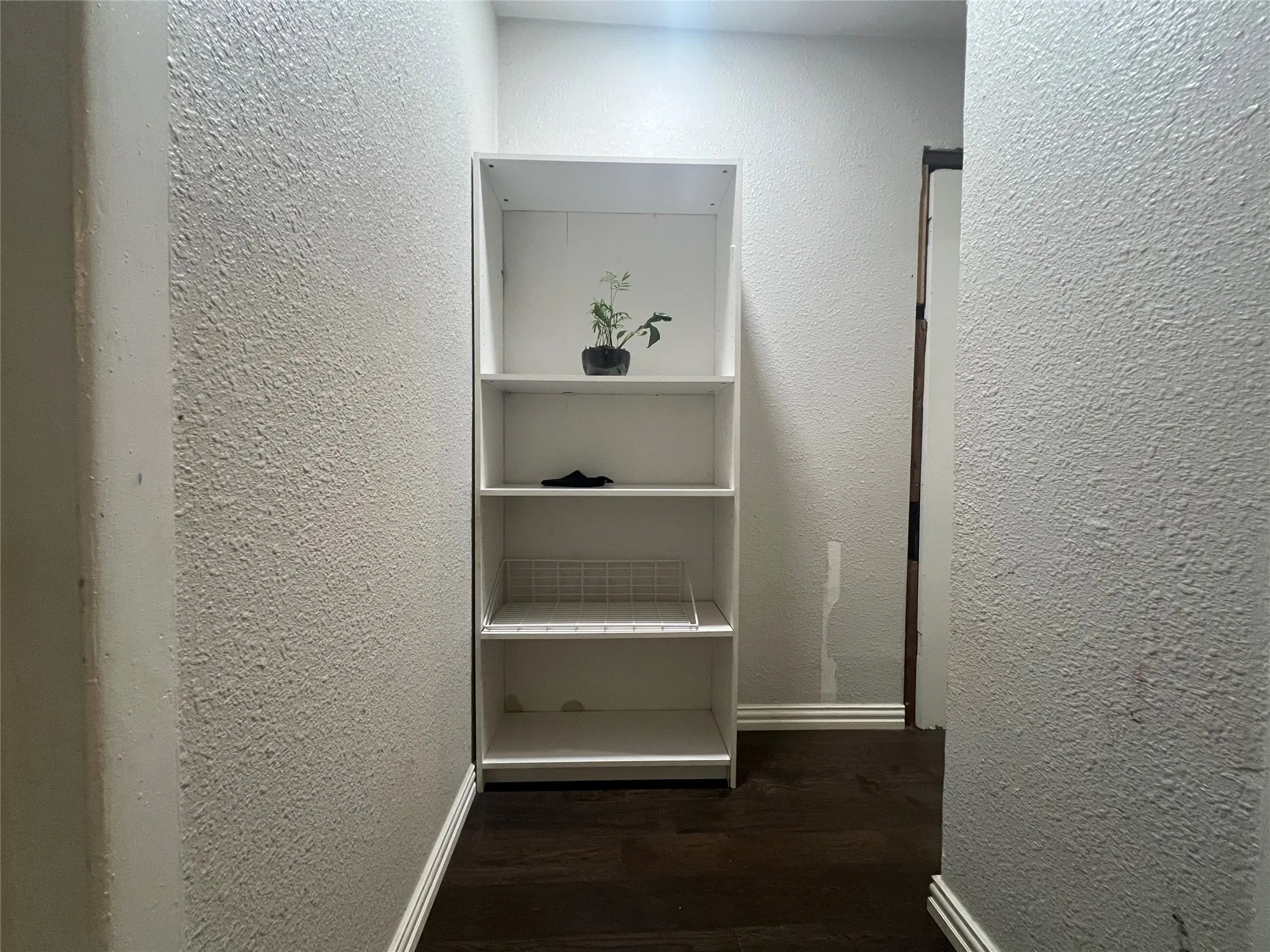 Single Family Residence For Sale in Dallas County , 8810 Eldon Drive, Dallas, Texas 75217, 2 Bedroom, 1 Bathroom, 2 Garage spaces, 792 Sqft, built in 1950, mls#21393560, Real Estate Agent in Dallas, Homes For Sale in Dallas county, Homes For Sale in Dallas, Realtor in Dallas Texas, Real Estate Brokerage Independent Realty Texas, Luminita Cordes Realtor