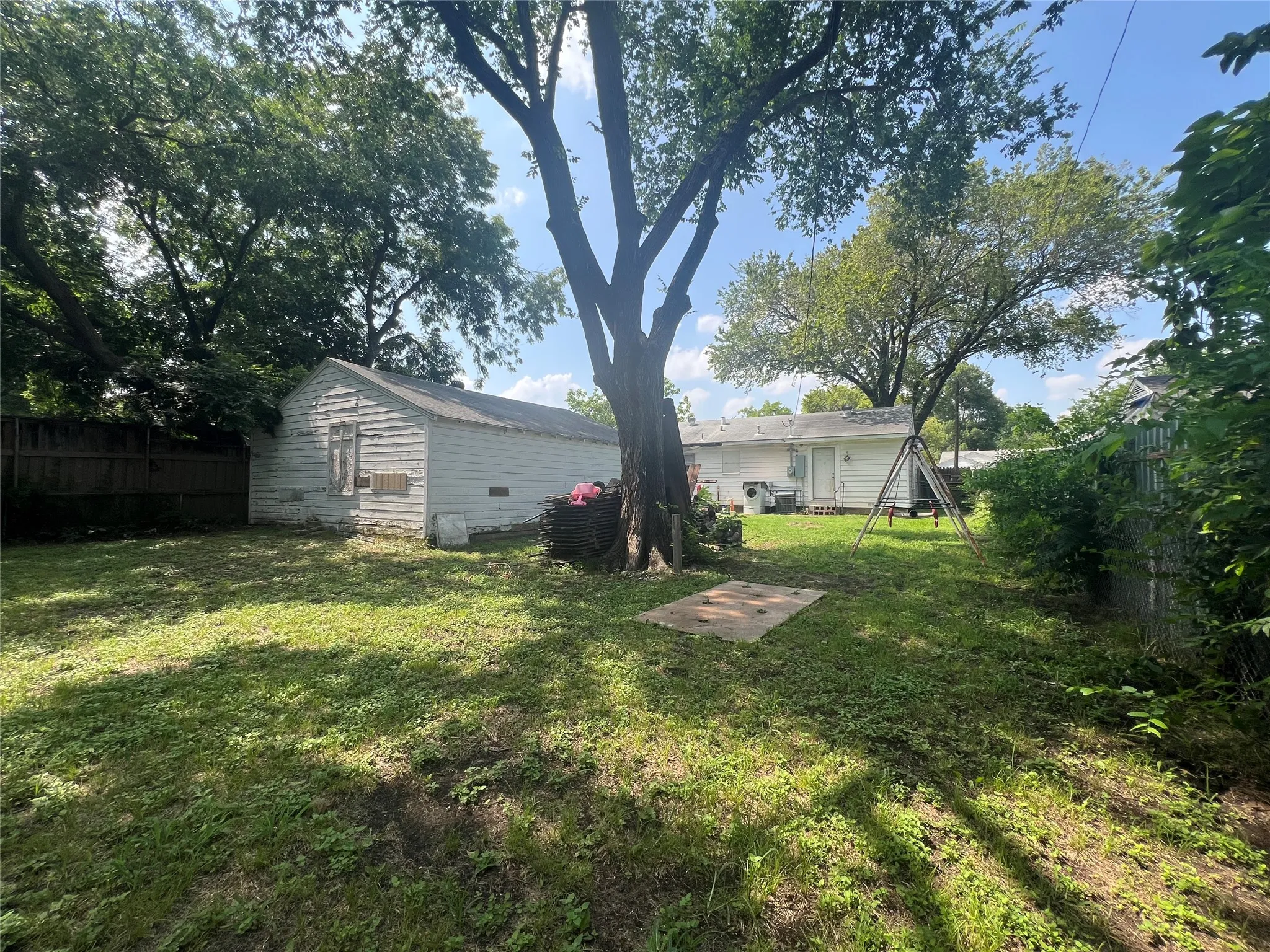 Single Family Residence For Sale in Dallas County , 8810 Eldon Drive, Dallas, Texas 75217, 2 Bedroom, 1 Bathroom, 2 Garage spaces, 792 Sqft, built in 1950, mls#21393560, Real Estate Agent in Dallas, Homes For Sale in Dallas county, Homes For Sale in Dallas, Realtor in Dallas Texas, Real Estate Brokerage Independent Realty Texas, Luminita Cordes Realtor