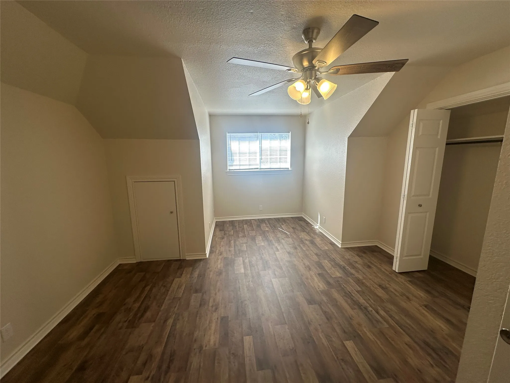 Single Family Residence For Sale in Grayson County , 1724 Alpine Drive, Sherman, Texas 75092, 5 Bedroom, 3 Bathroom, Garage spaces, 3,247 Sqft, built in 1995, mls#21394215, Real Estate Agent in Sherman, Homes For Sale in Grayson county, Homes For Sale in Sherman, Realtor in Sherman Texas, Real Estate Brokerage Independent Realty Texas, Luminita Cordes Realtor