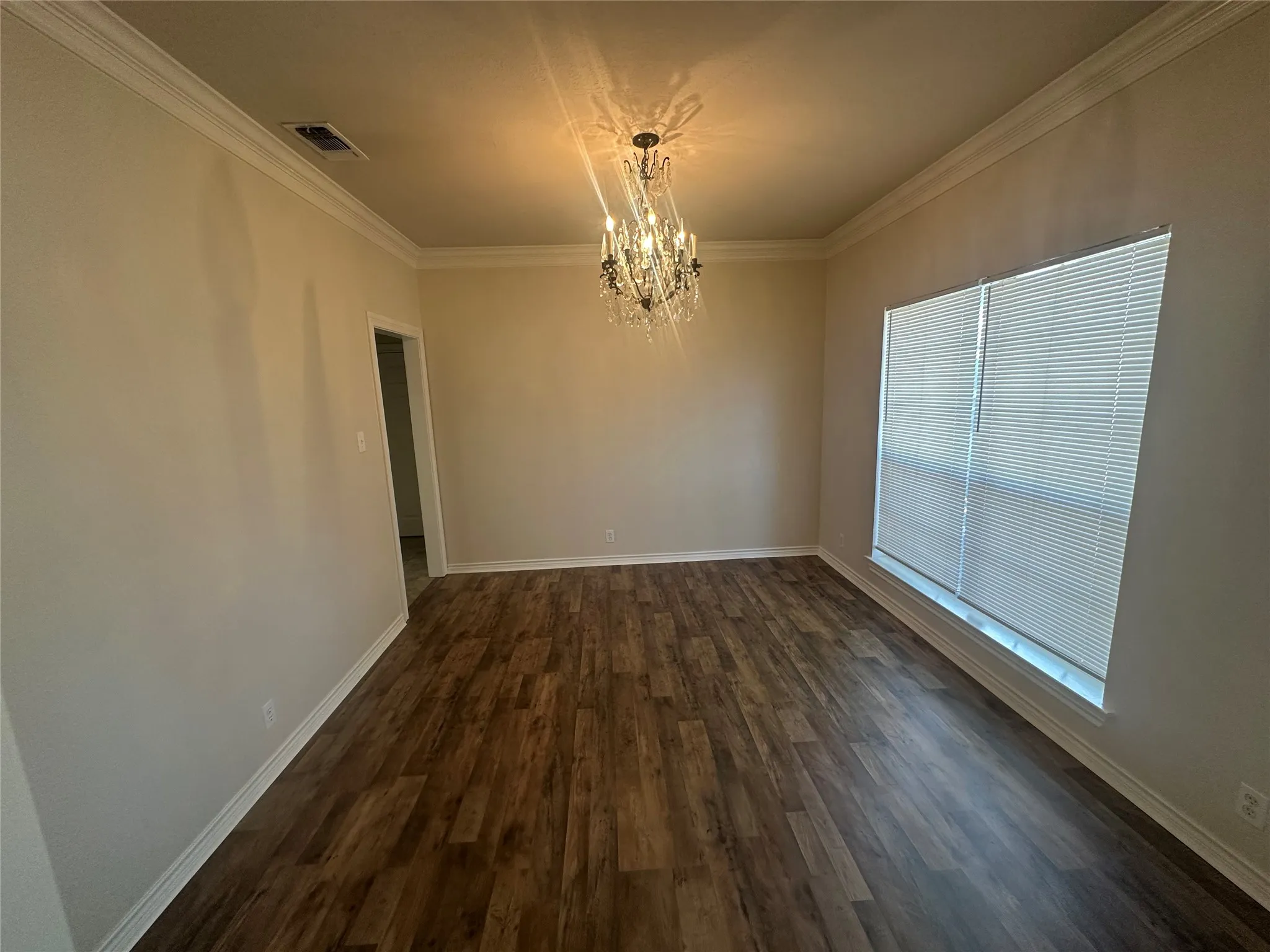 Single Family Residence For Sale in Grayson County , 1724 Alpine Drive, Sherman, Texas 75092, 5 Bedroom, 3 Bathroom, Garage spaces, 3,247 Sqft, built in 1995, mls#21394215, Real Estate Agent in Sherman, Homes For Sale in Grayson county, Homes For Sale in Sherman, Realtor in Sherman Texas, Real Estate Brokerage Independent Realty Texas, Luminita Cordes Realtor