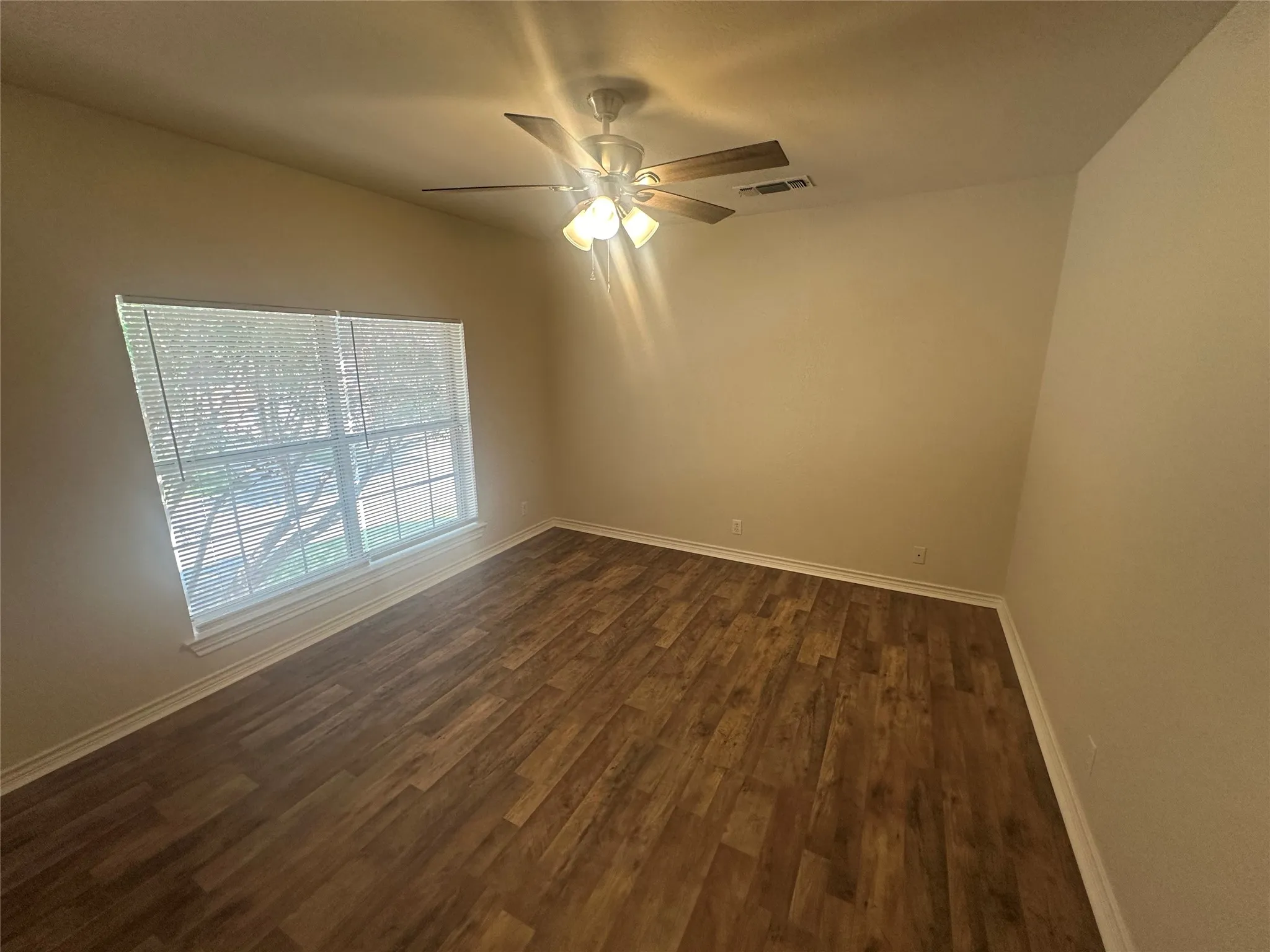 Single Family Residence For Sale in Grayson County , 1724 Alpine Drive, Sherman, Texas 75092, 5 Bedroom, 3 Bathroom, Garage spaces, 3,247 Sqft, built in 1995, mls#21394215, Real Estate Agent in Sherman, Homes For Sale in Grayson county, Homes For Sale in Sherman, Realtor in Sherman Texas, Real Estate Brokerage Independent Realty Texas, Luminita Cordes Realtor