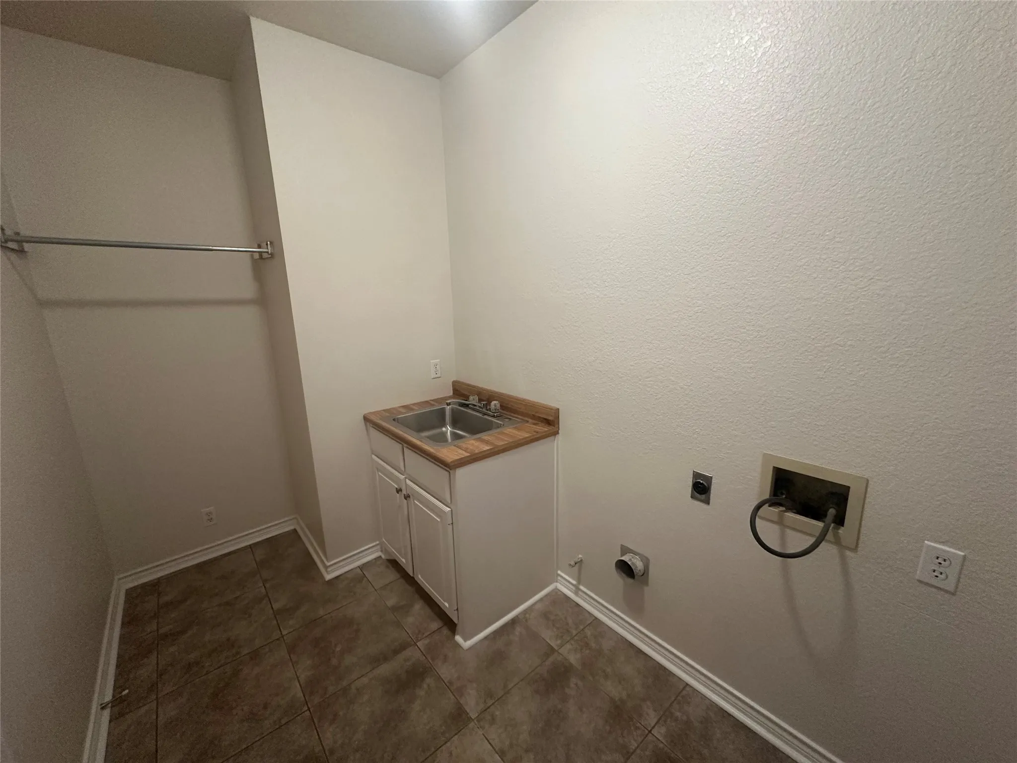 Single Family Residence For Sale in Grayson County , 1724 Alpine Drive, Sherman, Texas 75092, 5 Bedroom, 3 Bathroom, Garage spaces, 3,247 Sqft, built in 1995, mls#21394215, Real Estate Agent in Sherman, Homes For Sale in Grayson county, Homes For Sale in Sherman, Realtor in Sherman Texas, Real Estate Brokerage Independent Realty Texas, Luminita Cordes Realtor