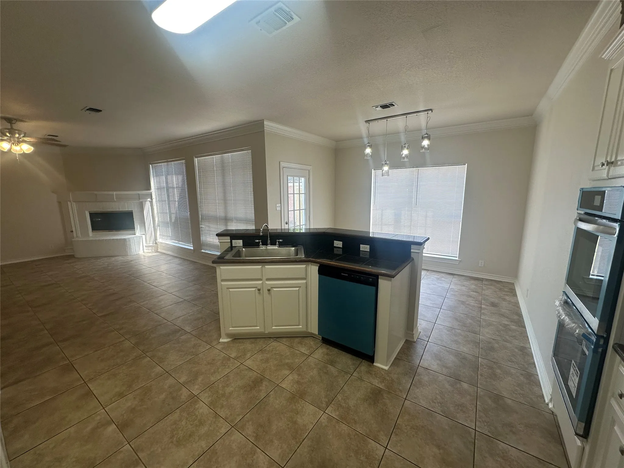 Single Family Residence For Sale in Grayson County , 1724 Alpine Drive, Sherman, Texas 75092, 5 Bedroom, 3 Bathroom, Garage spaces, 3,247 Sqft, built in 1995, mls#21394215, Real Estate Agent in Sherman, Homes For Sale in Grayson county, Homes For Sale in Sherman, Realtor in Sherman Texas, Real Estate Brokerage Independent Realty Texas, Luminita Cordes Realtor