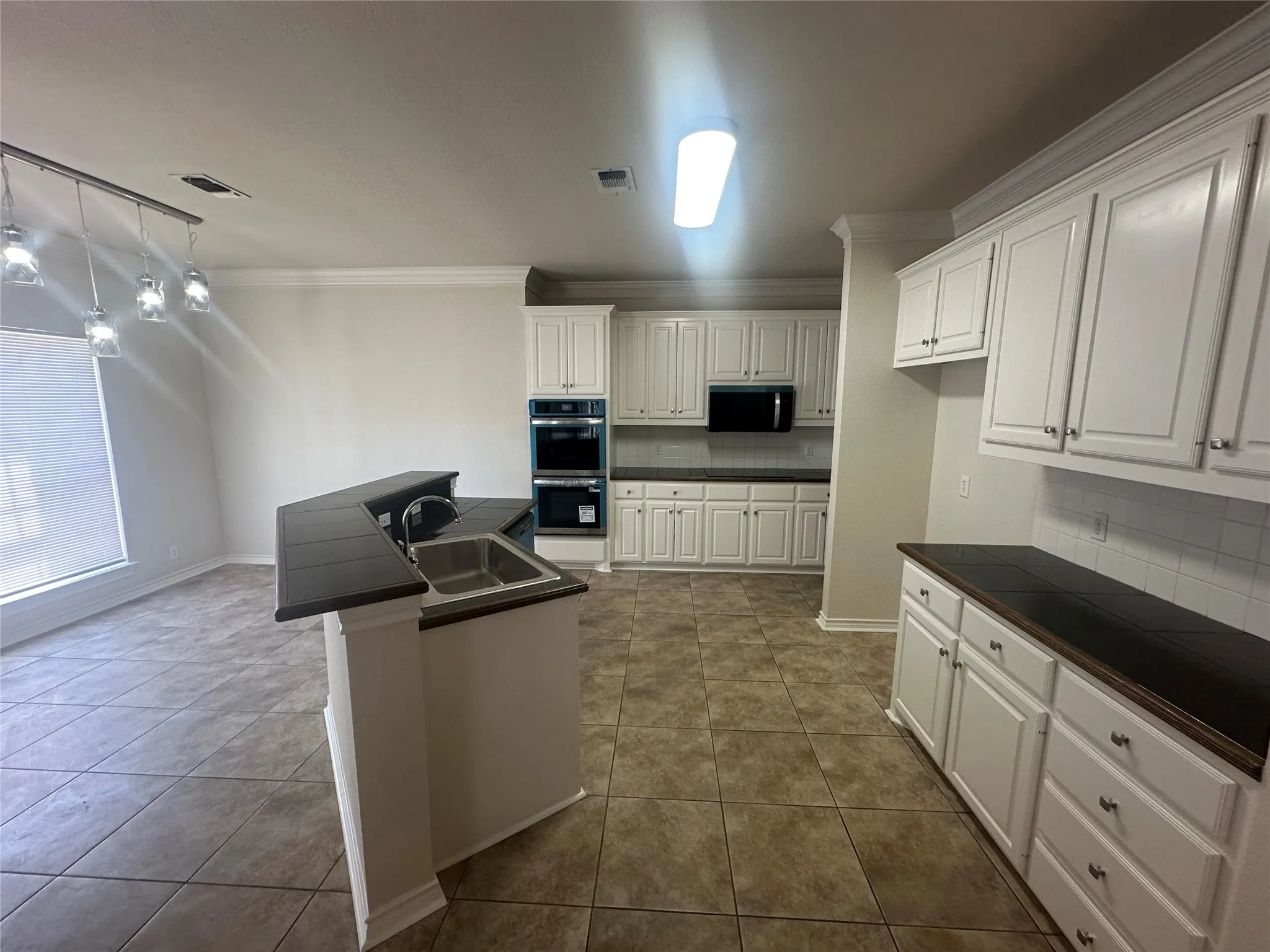 Single Family Residence For Sale in Grayson County , 1724 Alpine Drive, Sherman, Texas 75092, 5 Bedroom, 3 Bathroom, Garage spaces, 3,247 Sqft, built in 1995, mls#21394215, Real Estate Agent in Sherman, Homes For Sale in Grayson county, Homes For Sale in Sherman, Realtor in Sherman Texas, Real Estate Brokerage Independent Realty Texas, Luminita Cordes Realtor