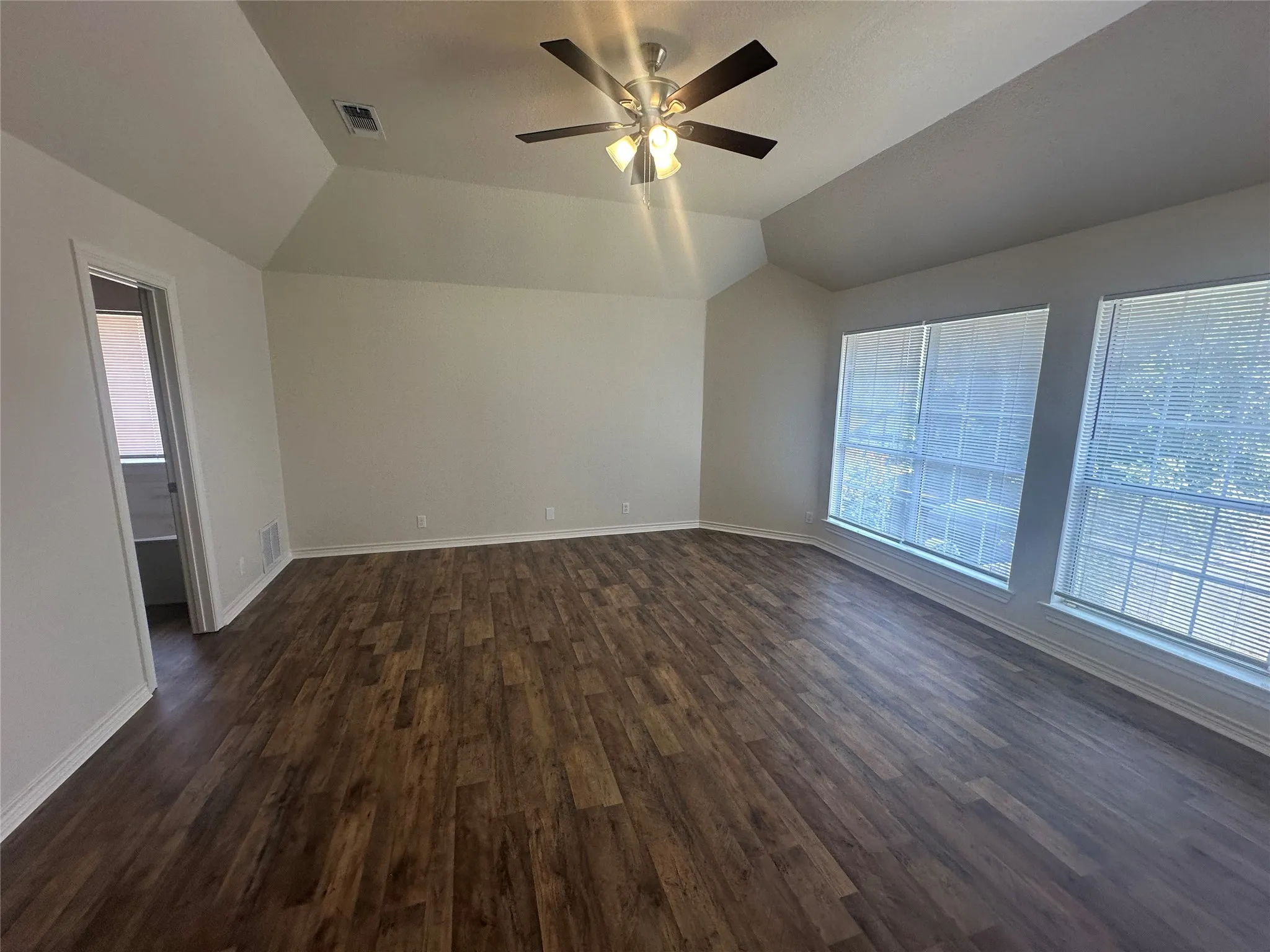 Single Family Residence For Sale in Grayson County , 1724 Alpine Drive, Sherman, Texas 75092, 5 Bedroom, 3 Bathroom, Garage spaces, 3,247 Sqft, built in 1995, mls#21394215, Real Estate Agent in Sherman, Homes For Sale in Grayson county, Homes For Sale in Sherman, Realtor in Sherman Texas, Real Estate Brokerage Independent Realty Texas, Luminita Cordes Realtor