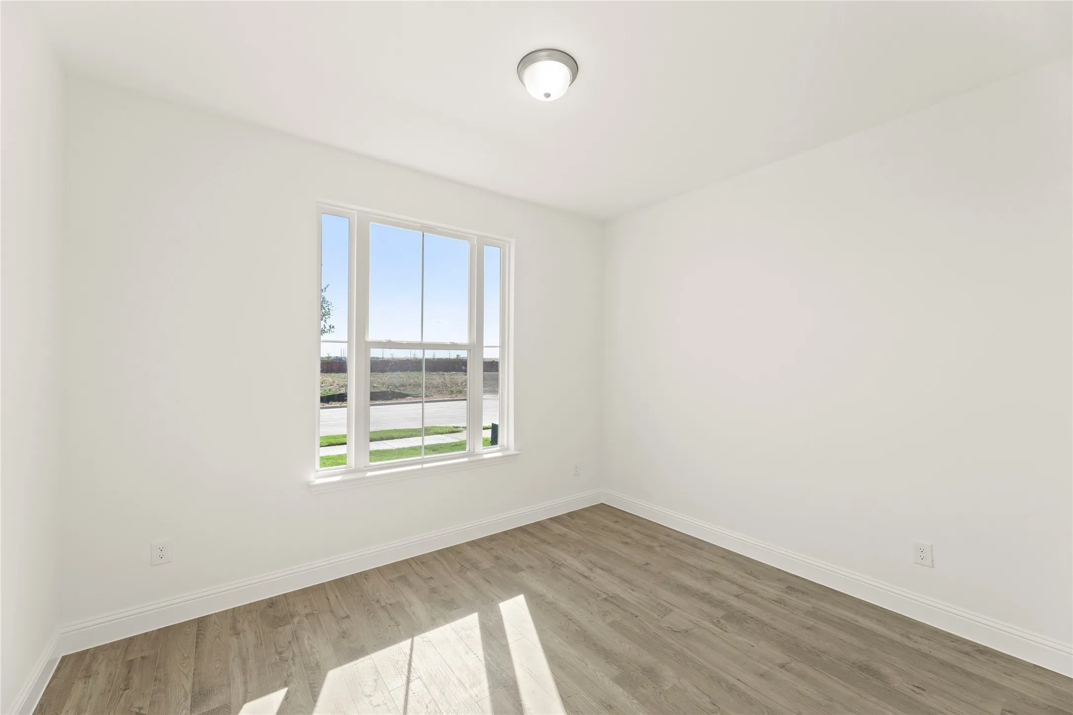 FLEX ROOM WITH CLOSET AND DOOR