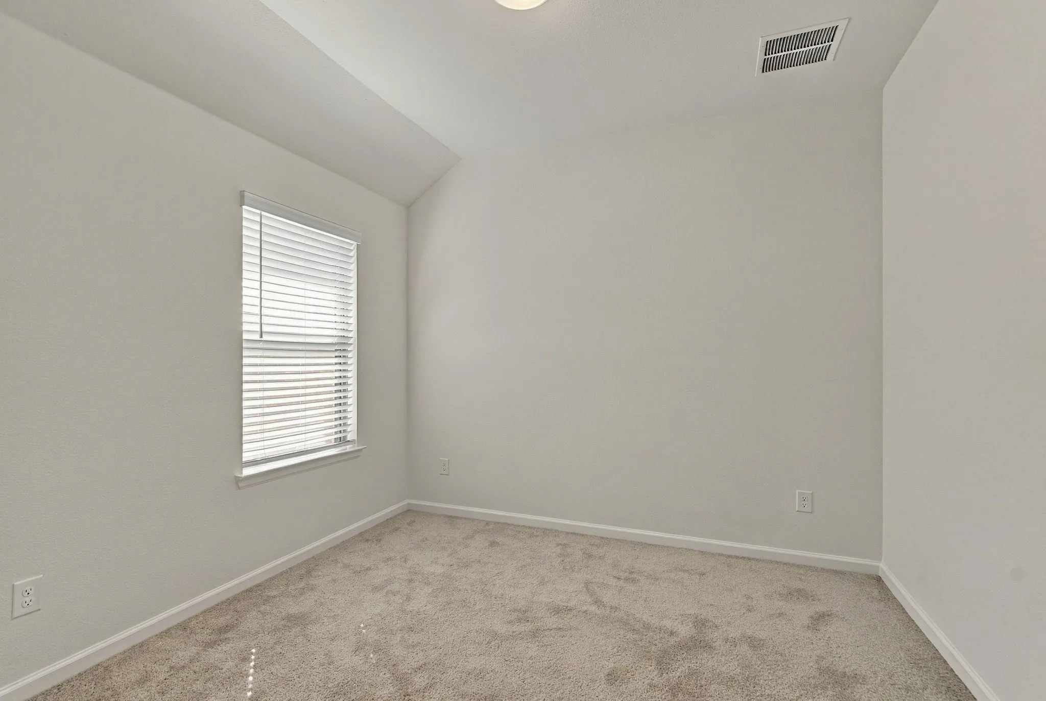 Single Family Residence For Sale in Denton County , 9336 Buckeye Bend, Little Elm, Texas 75068, 3 Bedroom, 3 Bathroom, 2 Garage spaces, 1,795 Sqft, built in 2024, mls#21394197, Real Estate Agent in Little Elm, Homes For Sale in Denton county, Homes For Sale in Little Elm, Realtor in Little Elm Texas, Real Estate Brokerage Independent Realty Texas, Luminita Cordes Realtor
