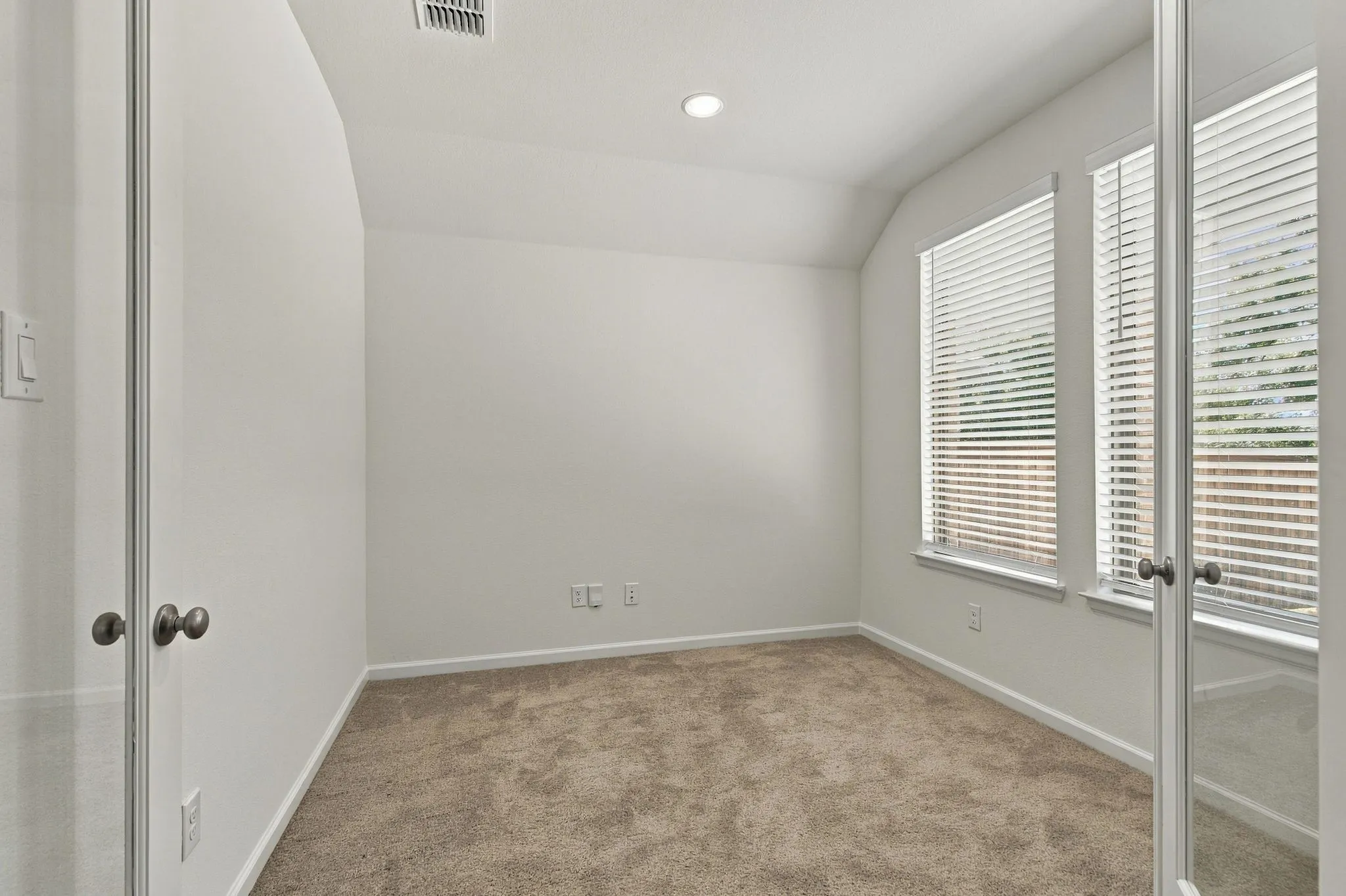 Single Family Residence For Sale in Denton County , 9336 Buckeye Bend, Little Elm, Texas 75068, 3 Bedroom, 3 Bathroom, 2 Garage spaces, 1,795 Sqft, built in 2024, mls#21394197, Real Estate Agent in Little Elm, Homes For Sale in Denton county, Homes For Sale in Little Elm, Realtor in Little Elm Texas, Real Estate Brokerage Independent Realty Texas, Luminita Cordes Realtor