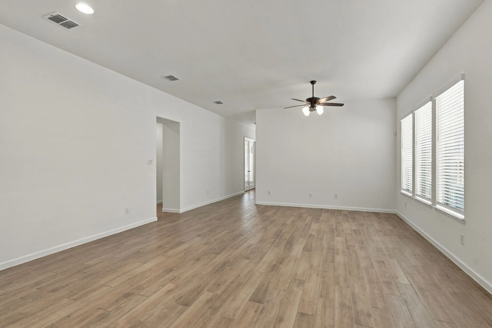 Single Family Residence For Sale in Denton County , 9336 Buckeye Bend, Little Elm, Texas 75068, 3 Bedroom, 3 Bathroom, 2 Garage spaces, 1,795 Sqft, built in 2024, mls#21394197, Real Estate Agent in Little Elm, Homes For Sale in Denton county, Homes For Sale in Little Elm, Realtor in Little Elm Texas, Real Estate Brokerage Independent Realty Texas, Luminita Cordes Realtor