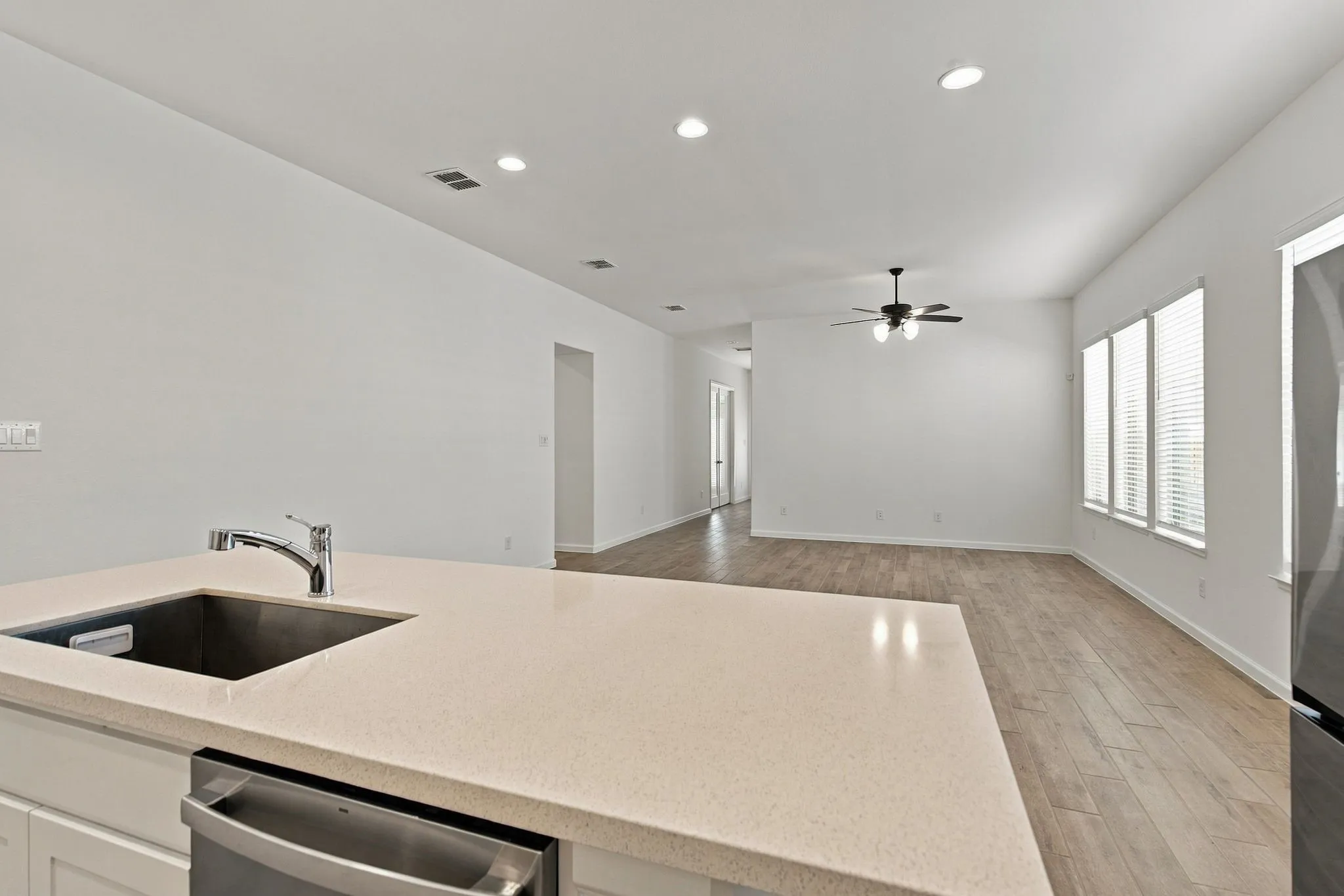 Single Family Residence For Sale in Denton County , 9336 Buckeye Bend, Little Elm, Texas 75068, 3 Bedroom, 3 Bathroom, 2 Garage spaces, 1,795 Sqft, built in 2024, mls#21394197, Real Estate Agent in Little Elm, Homes For Sale in Denton county, Homes For Sale in Little Elm, Realtor in Little Elm Texas, Real Estate Brokerage Independent Realty Texas, Luminita Cordes Realtor