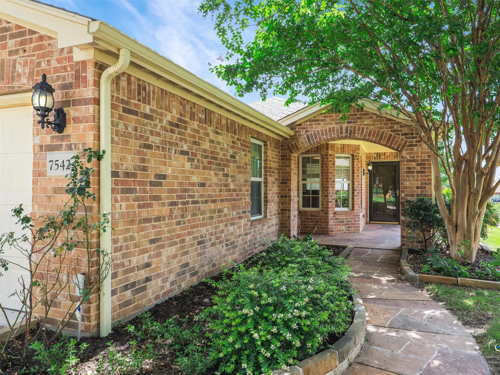 Single Family Residence For Sale in Denton County , 7542 Birmingham Forest Drive, Frisco, Texas 75036, 3 Bedroom, 2 Bathroom, 2 Garage spaces, 1,467 Sqft, built in 2010, mls#21386369, Real Estate Agent in Frisco, Homes For Sale in Denton county, Homes For Sale in Frisco, Realtor in Frisco Texas, Real Estate Brokerage Independent Realty Texas, Luminita Cordes Realtor