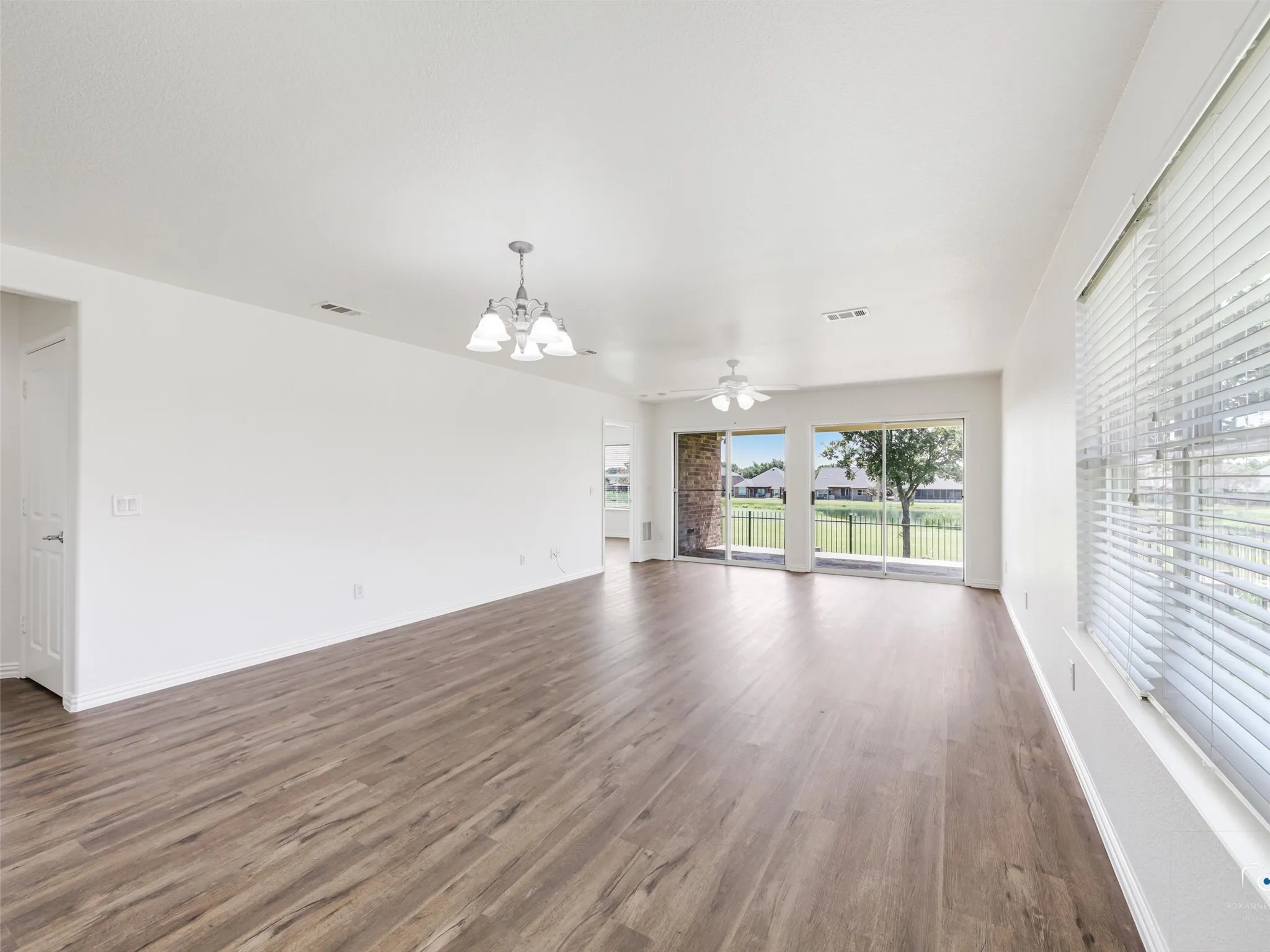 Single Family Residence For Sale in Denton County , 7542 Birmingham Forest Drive, Frisco, Texas 75036, 3 Bedroom, 2 Bathroom, 2 Garage spaces, 1,467 Sqft, built in 2010, mls#21386369, Real Estate Agent in Frisco, Homes For Sale in Denton county, Homes For Sale in Frisco, Realtor in Frisco Texas, Real Estate Brokerage Independent Realty Texas, Luminita Cordes Realtor