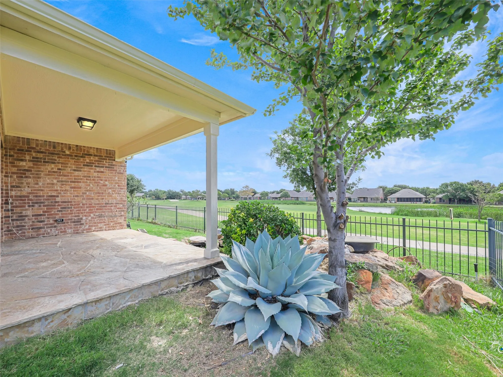 Single Family Residence For Sale in Denton County , 7542 Birmingham Forest Drive, Frisco, Texas 75036, 3 Bedroom, 2 Bathroom, 2 Garage spaces, 1,467 Sqft, built in 2010, mls#21386369, Real Estate Agent in Frisco, Homes For Sale in Denton county, Homes For Sale in Frisco, Realtor in Frisco Texas, Real Estate Brokerage Independent Realty Texas, Luminita Cordes Realtor